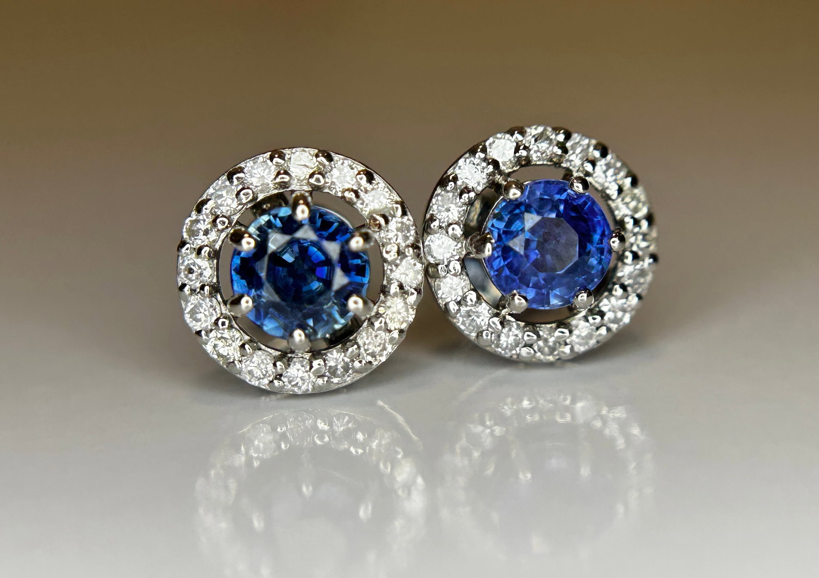 Beautiful 1.05ct Natural Unheated Blue Sapphire Earrings With Diamonds & Platinum: Title: Beautiful 1.05ct Natural Unheated Blue Sapphire Earrings With Diamonds & Platinum Description: Beautiful Natural Unheated Blue sapphire earrings with diamonds and platinum 