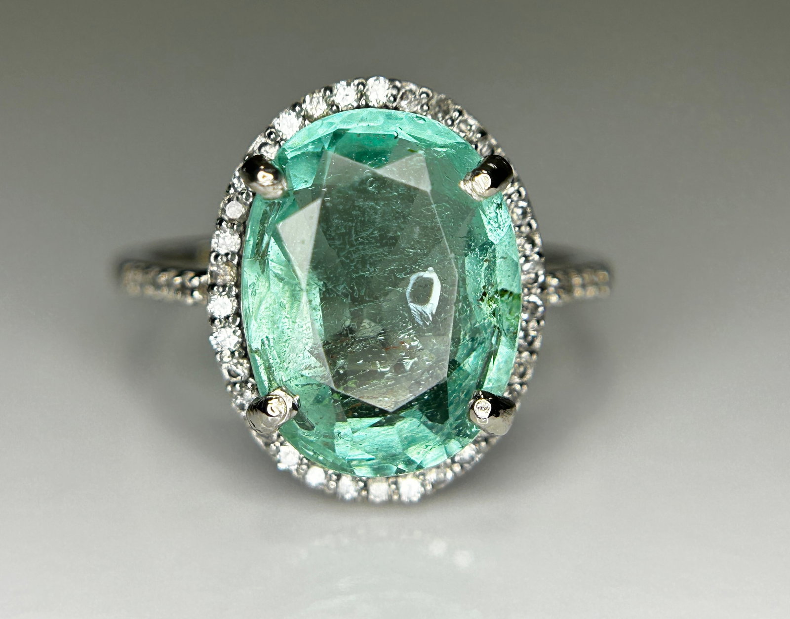 Beautiful 4.15CT Untreated Natural Columbian Emerald Ring, Diamonds & 18k Gold - 2