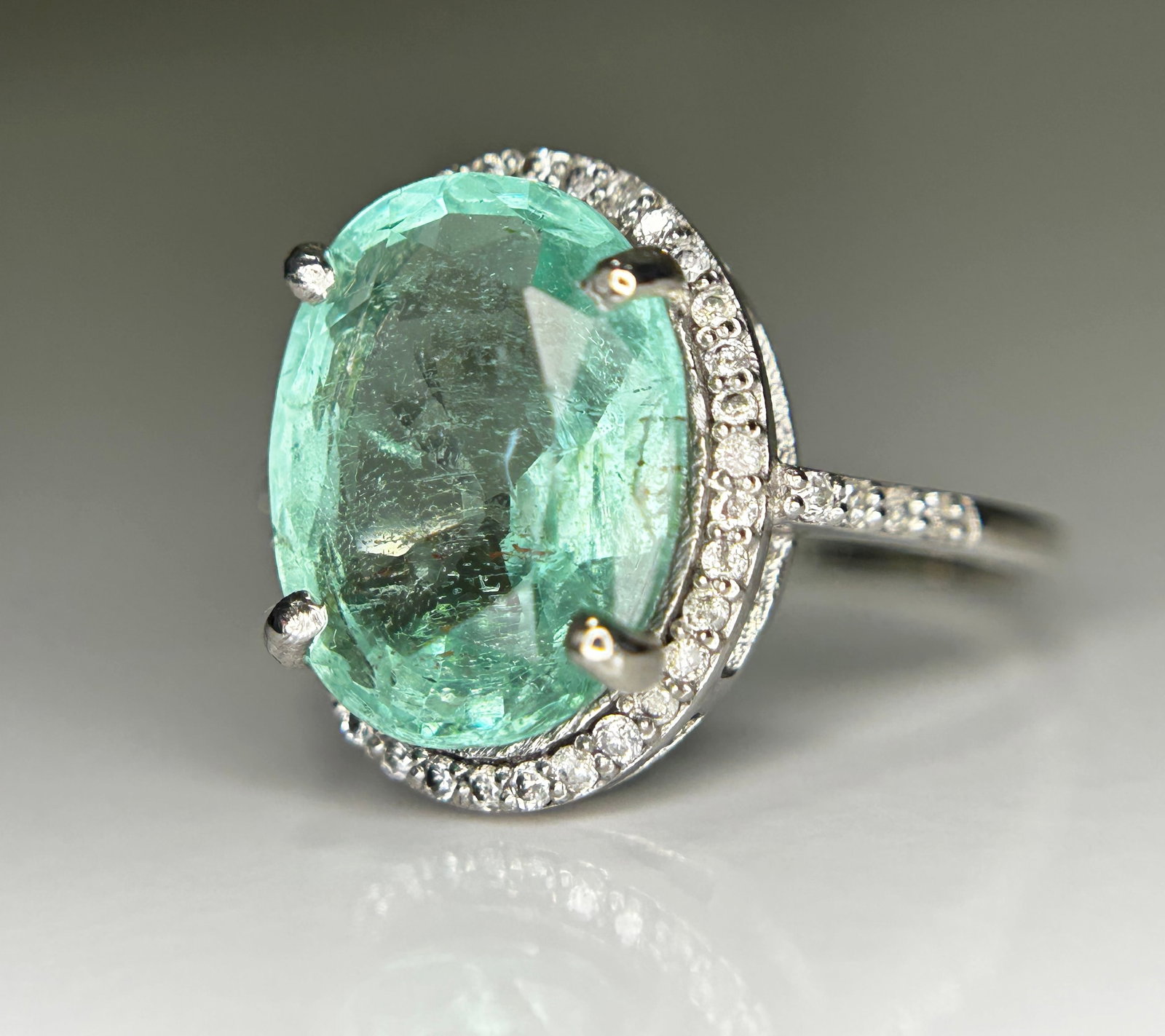 Beautiful 4.15CT Untreated Natural Columbian Emerald Ring, Diamonds & 18k Gold - 3