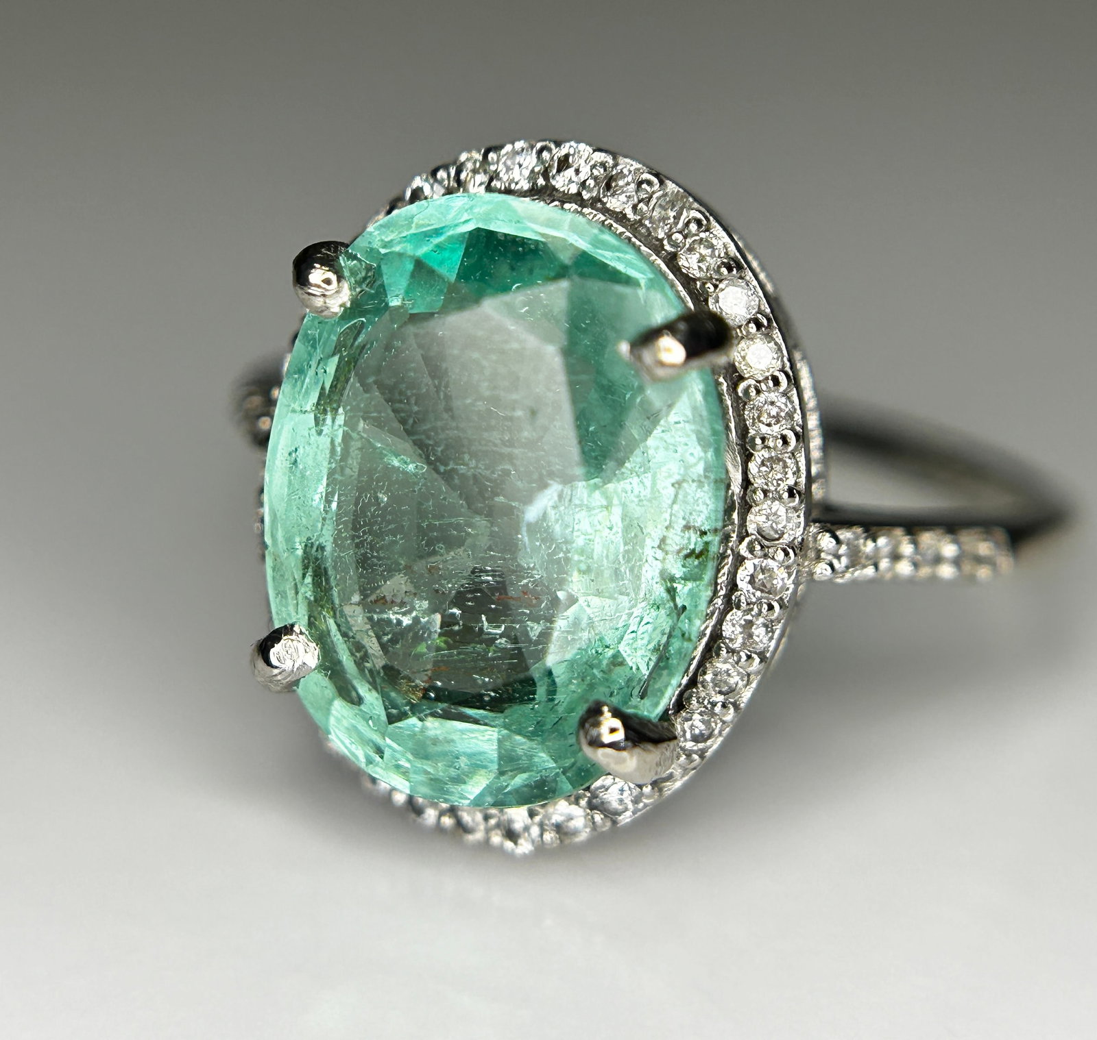 Beautiful 4.15CT Untreated Natural Columbian Emerald Ring, Diamonds & 18k Gold - 4