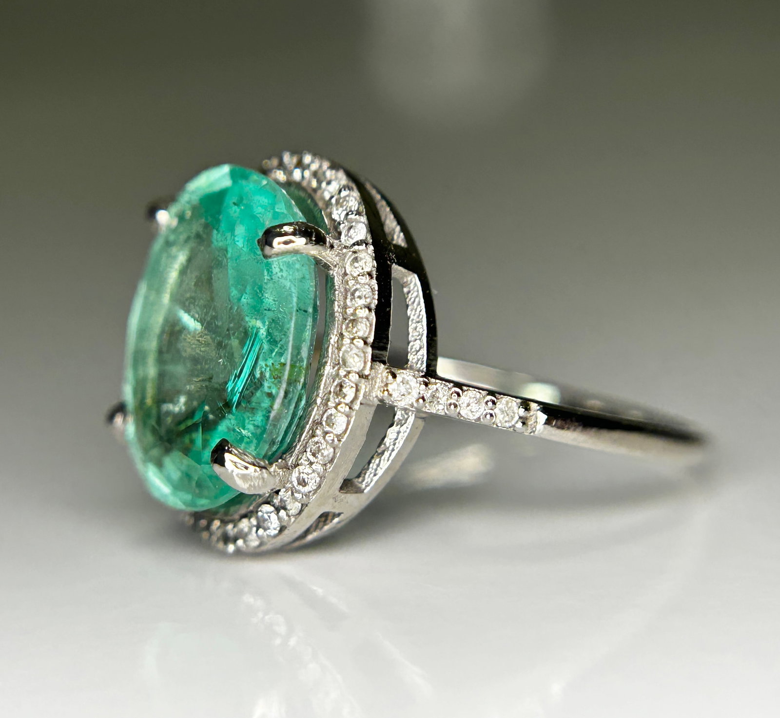 Beautiful 4.15CT Untreated Natural Columbian Emerald Ring, Diamonds & 18k Gold - 7