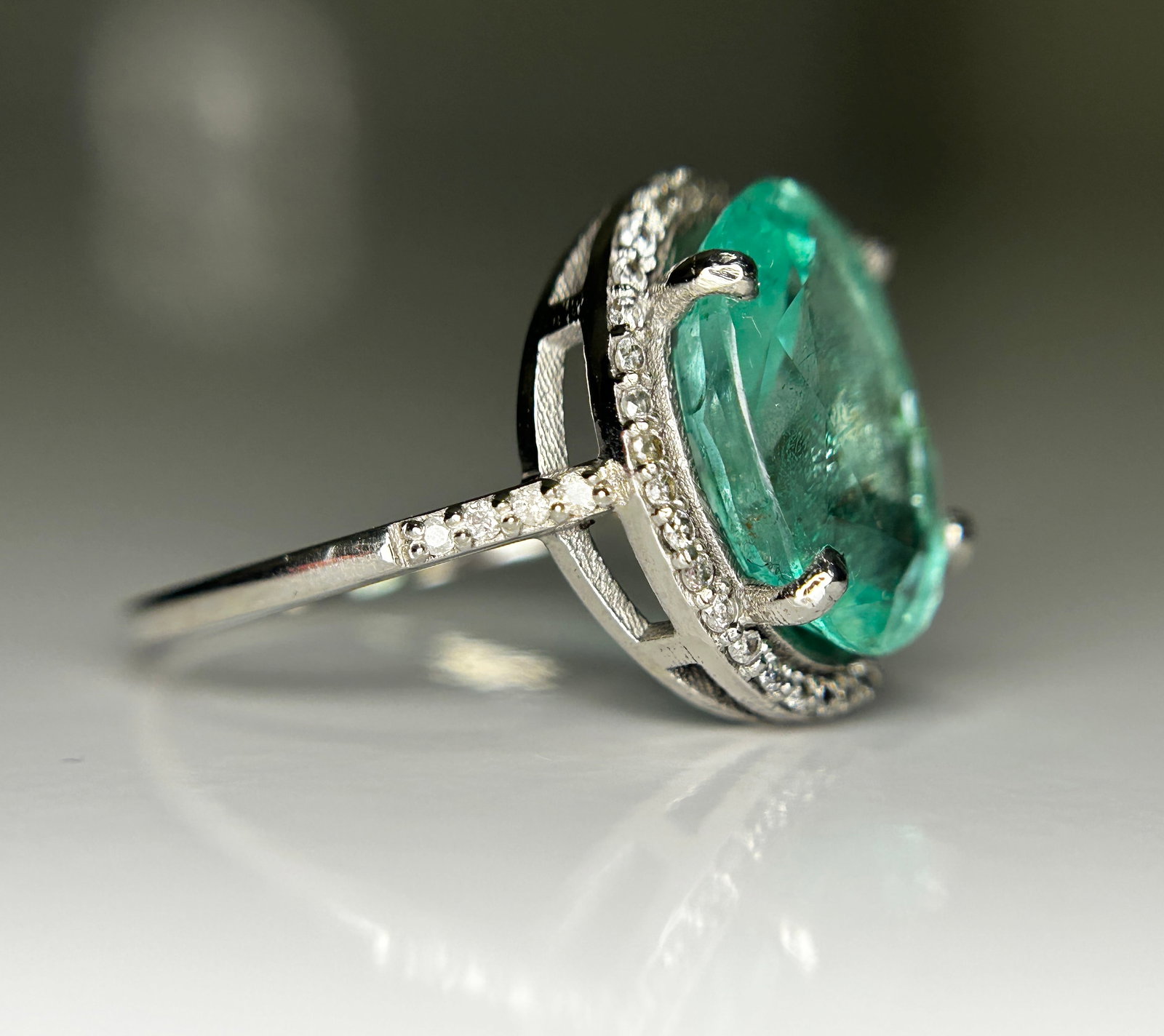 Beautiful 4.15CT Untreated Natural Columbian Emerald Ring, Diamonds & 18k Gold - 9
