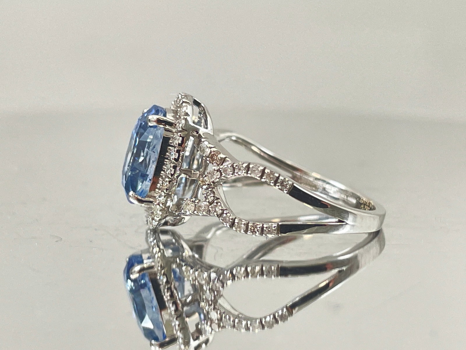 Beautiful 3.16 CT Natural Ceylon Cornflour Blue Sapphire Diamonds & 18k Gold - 4