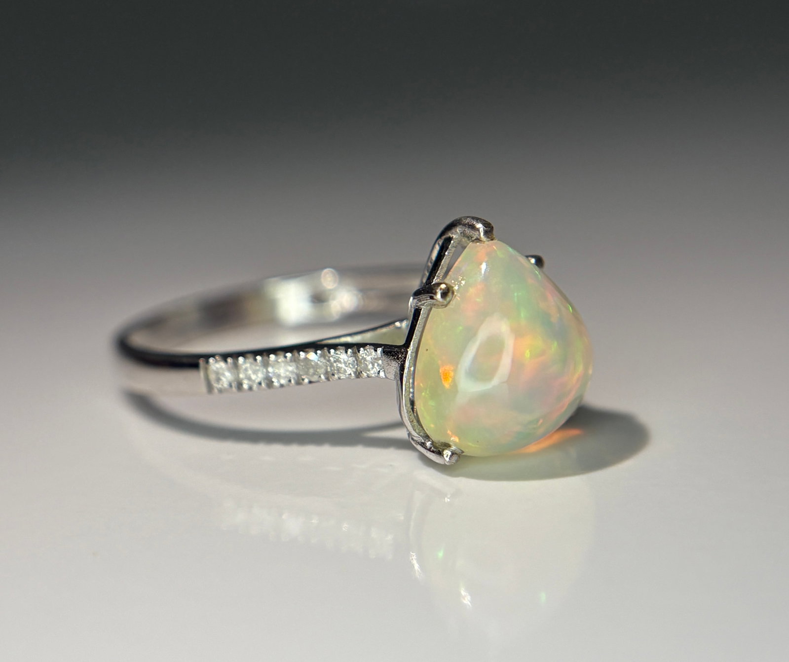 Beautiful Natural Fire Opal 2.16 CT Ring With Natural Diamond and 18k Gold - 10