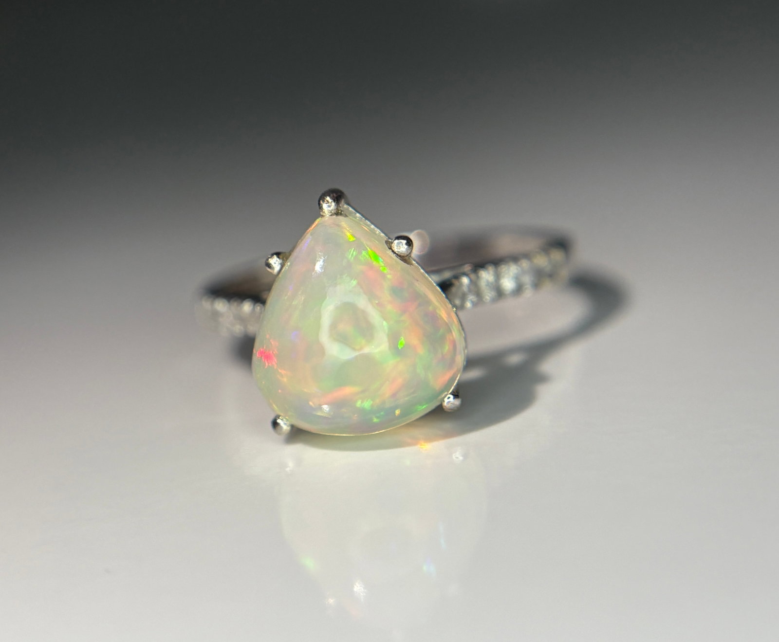 Beautiful Natural Fire Opal 2.16 CT Ring With Natural Diamond and 18k Gold - 12