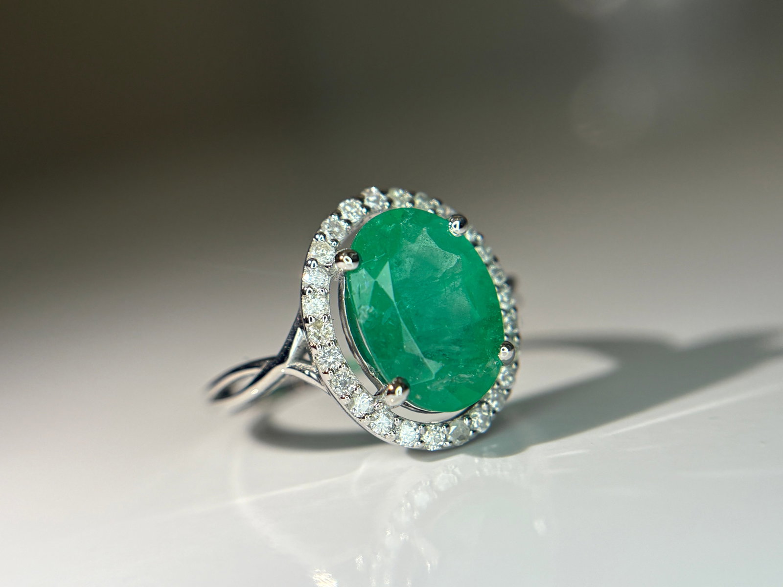 Beautiful 2.70 CT Natural Emerald Ring With Natural Diamonds & Platinum 950 - 10