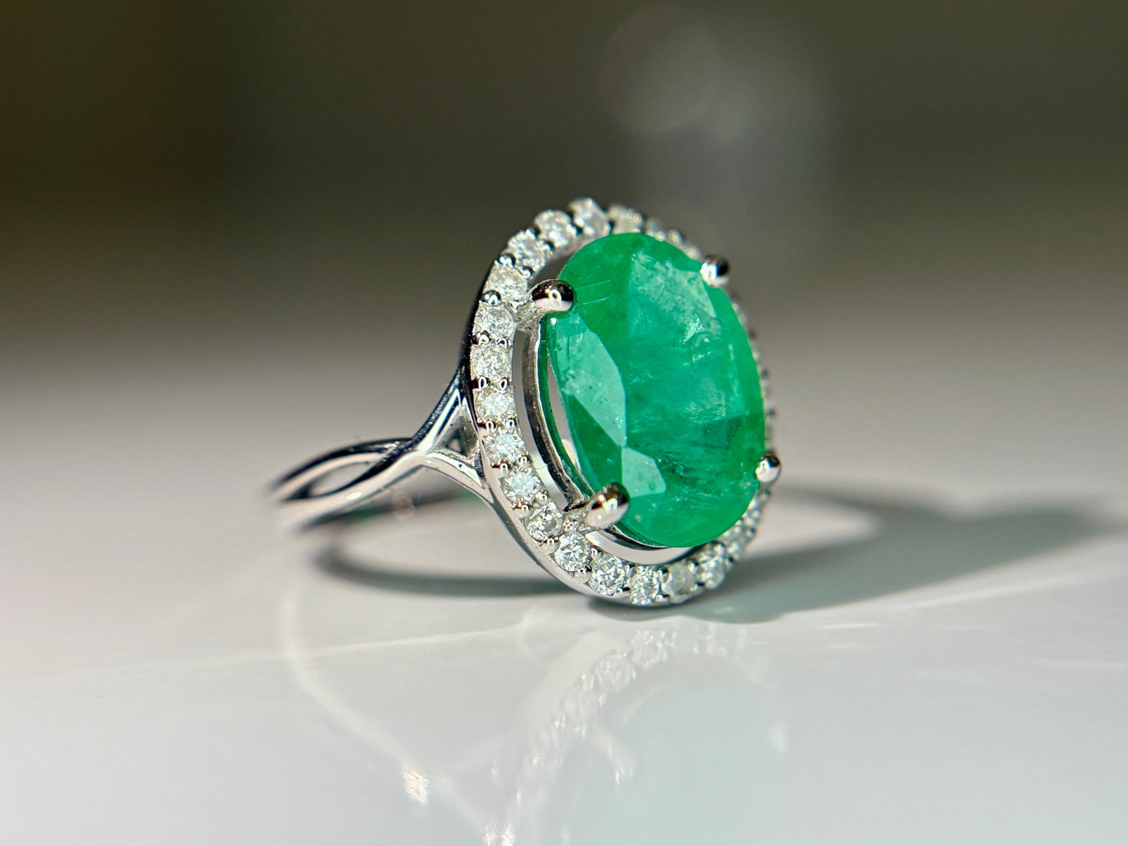 Beautiful 2.70 CT Natural Emerald Ring With Natural Diamonds & Platinum 950 - 9