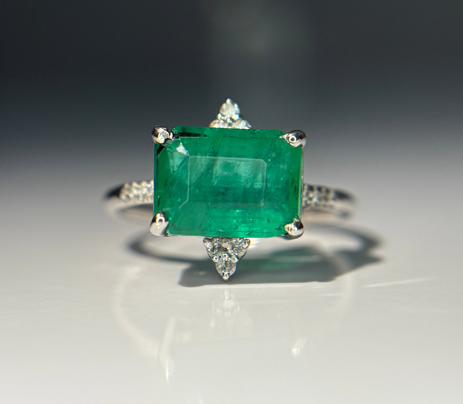 Beautiful 4.05 CT Natural Emerald Ring With Natural Diamonds & Platinum 950 (1 of 9)