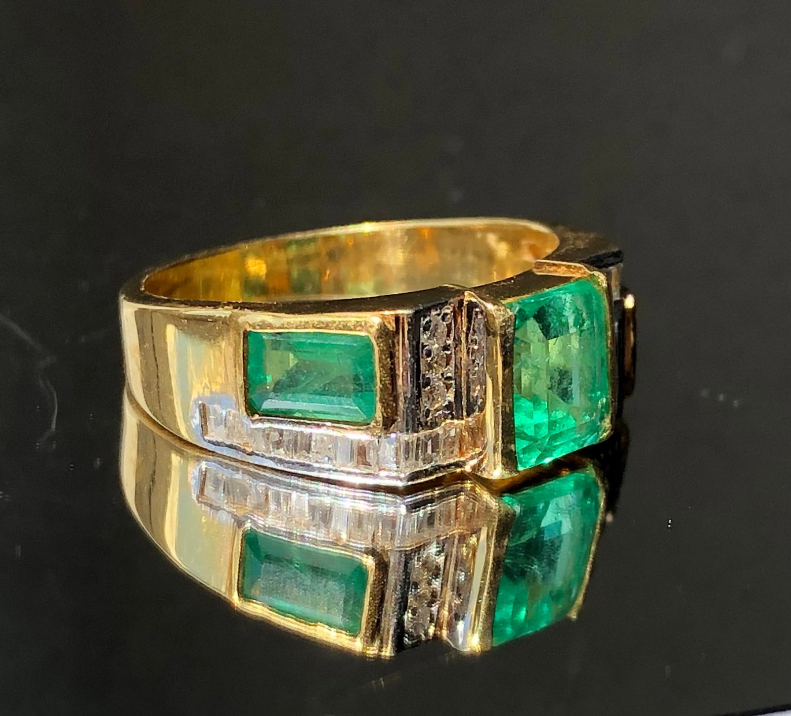 Beautiful 2.80 Carat Natural Emerald Ring With Natural Diamonds and 18k Gold - 6
