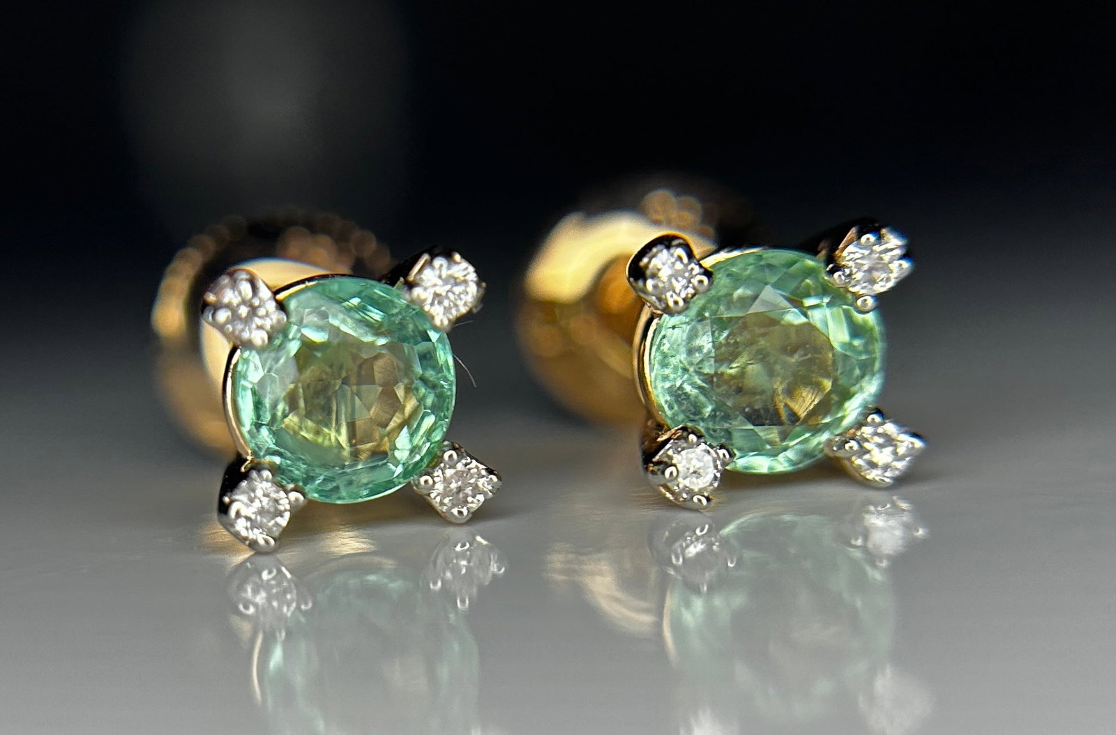 Beautiful 0.70 ct Natural Emerald Earrings With Natural Diamonds & 18k Gold - 3