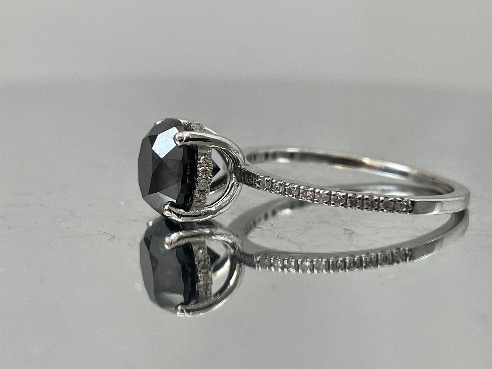 Beautiful Natural 2.64 CT Black Diamond Ring With Natural Diamonds & 18k Gold - 3
