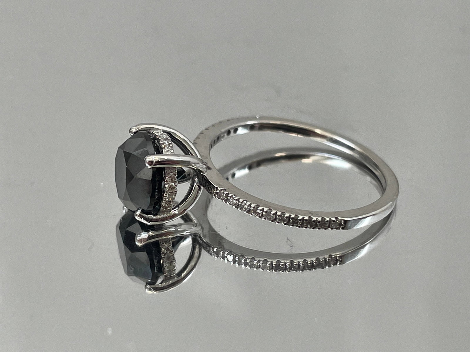 Beautiful Natural 2.64 CT Black Diamond Ring With Natural Diamonds & 18k Gold - 4