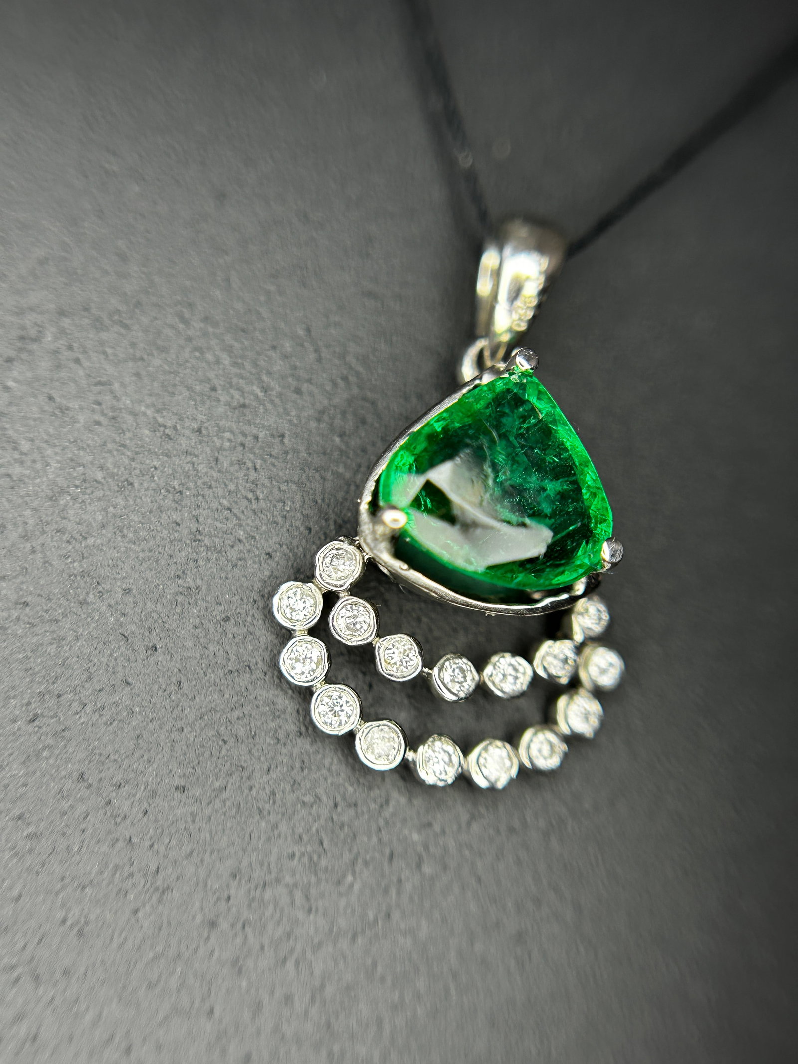 Beautiful 1.37ct Natural Emerald Pendant With Diamonds & 950 Platinum - 3