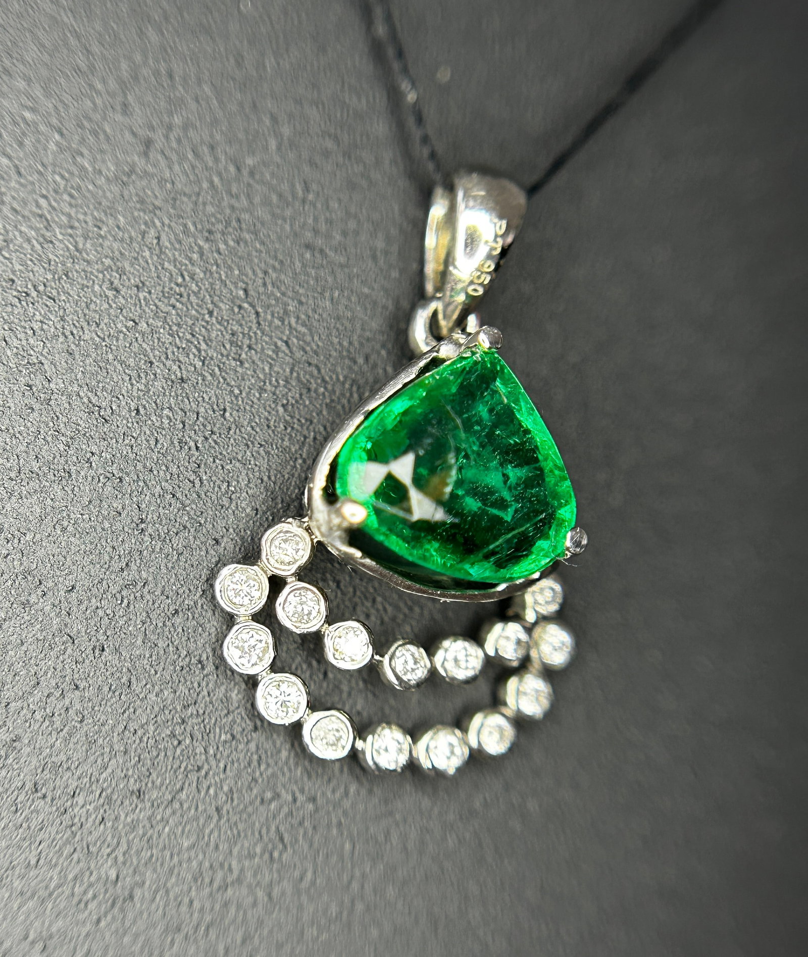 Beautiful 1.37ct Natural Emerald Pendant With Diamonds & 950 Platinum - 7
