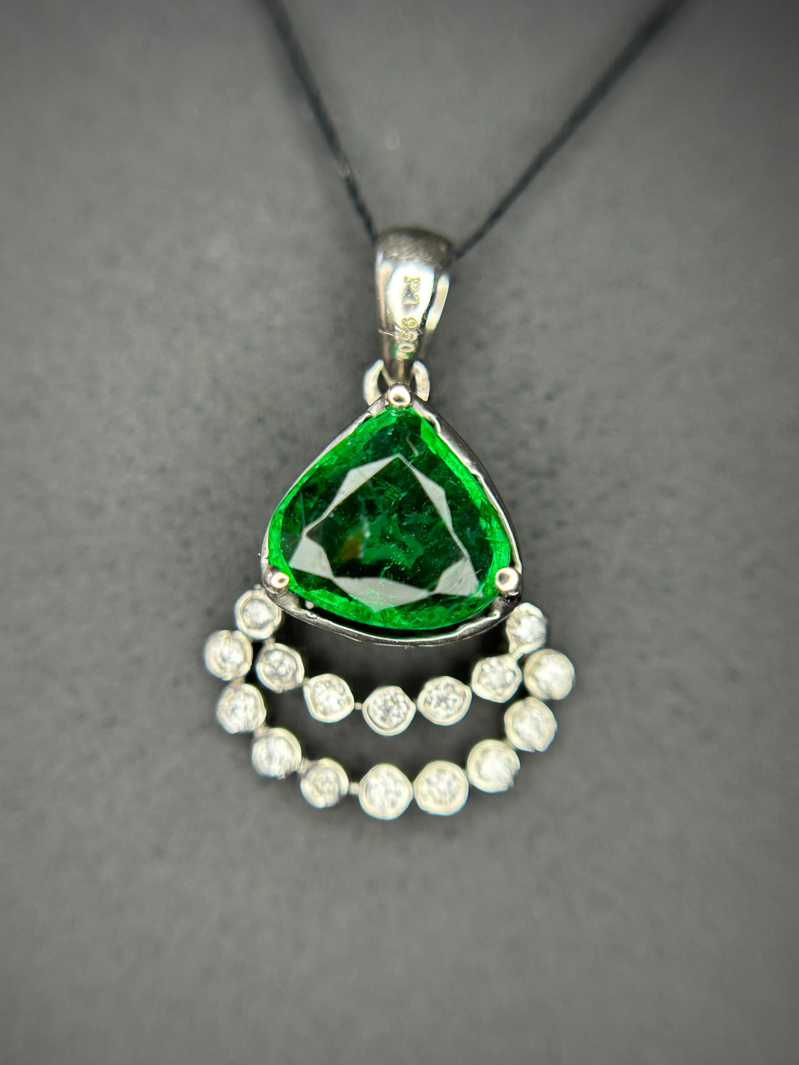 Beautiful 1.37ct Natural Emerald Pendant With Diamonds & 950 Platinum - 9