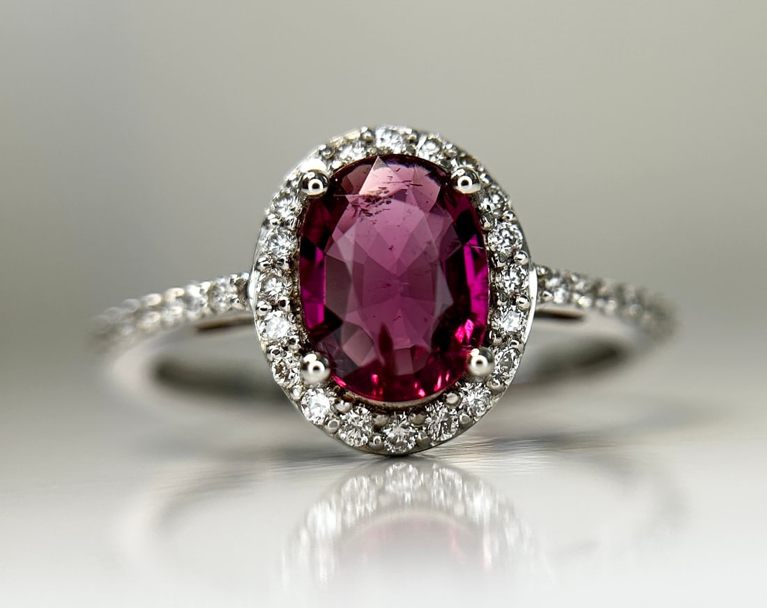 Beautiful Natural Tourmaline Rubellite Ring With Diamonds and 18k Gold - 7