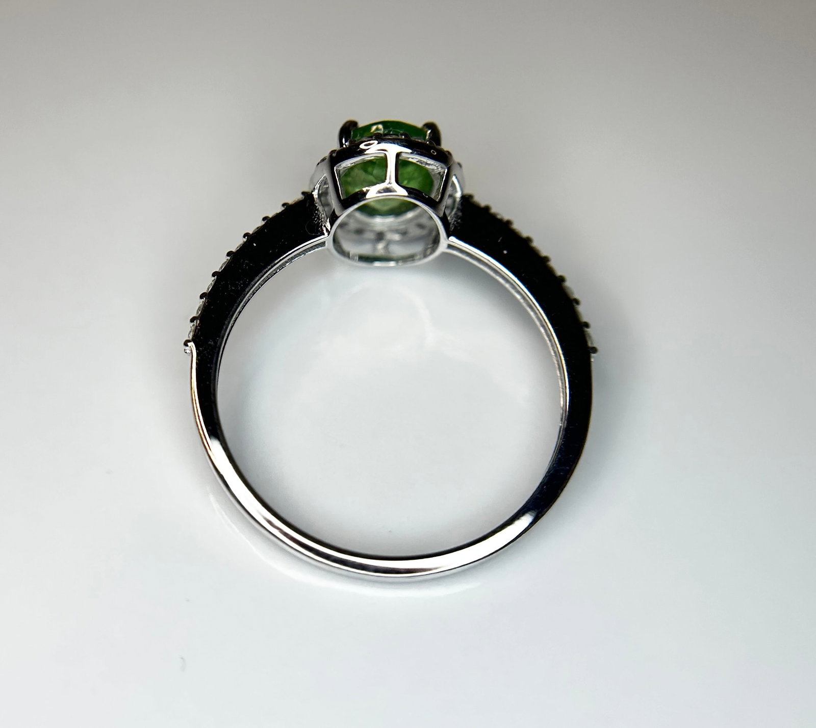 Beautiful 1.22 CT Natural Tsavorite Garnet With Natural Diamonds & 18k Gold - 4