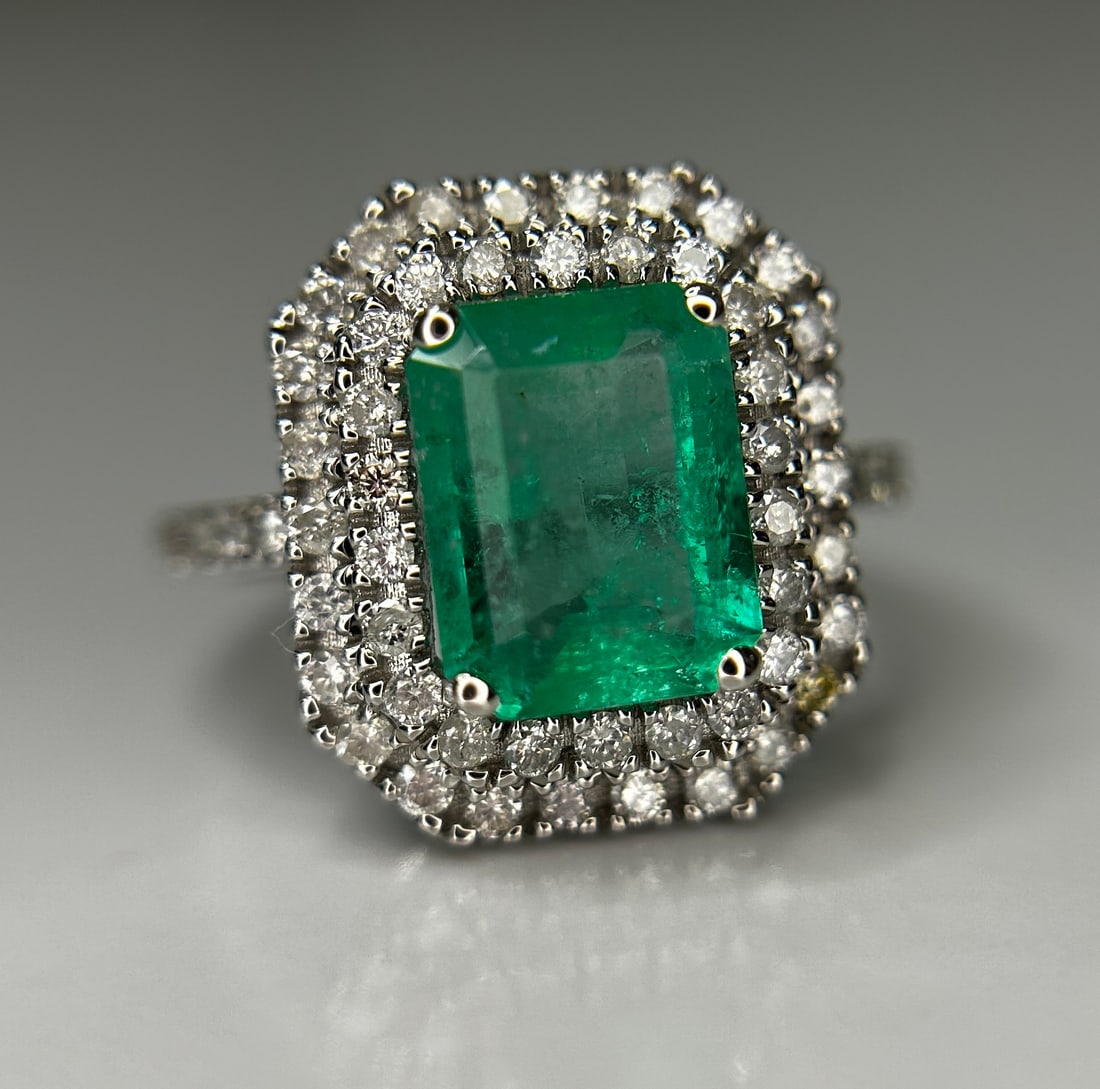 Beautiful Natural Columbian Emerald 2.23 CT With Natural Diamonds & 18k Gold - 11