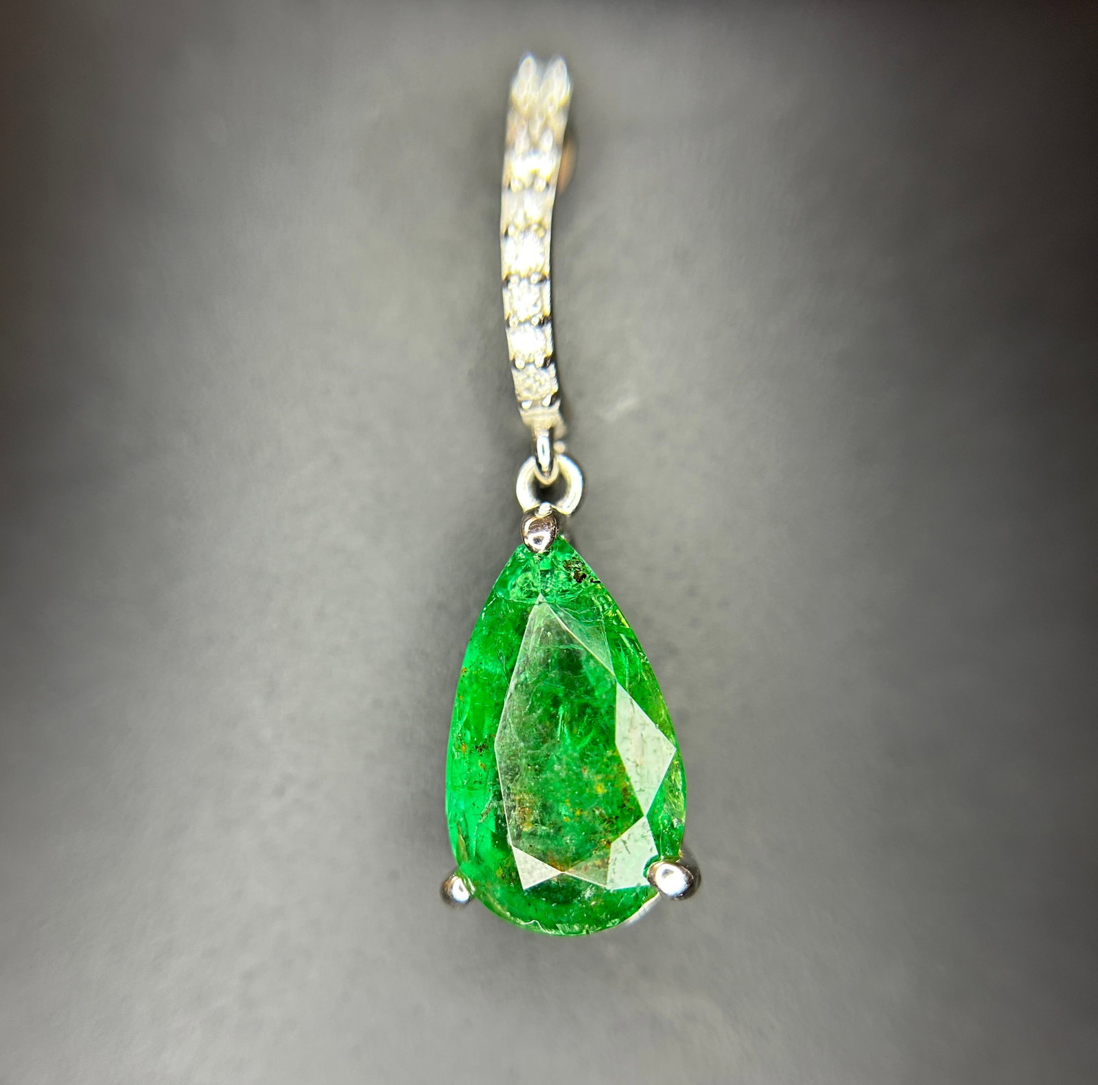 Beautiful 12.27ct Natural Emerald Earrings and Pendant Set With Natural Diamonds & 18k Gold - 11