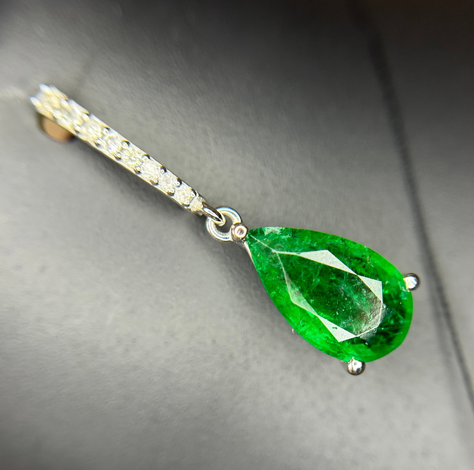 Beautiful 12.27ct Natural Emerald Earrings and Pendant Set With Natural Diamonds & 18k Gold - 13