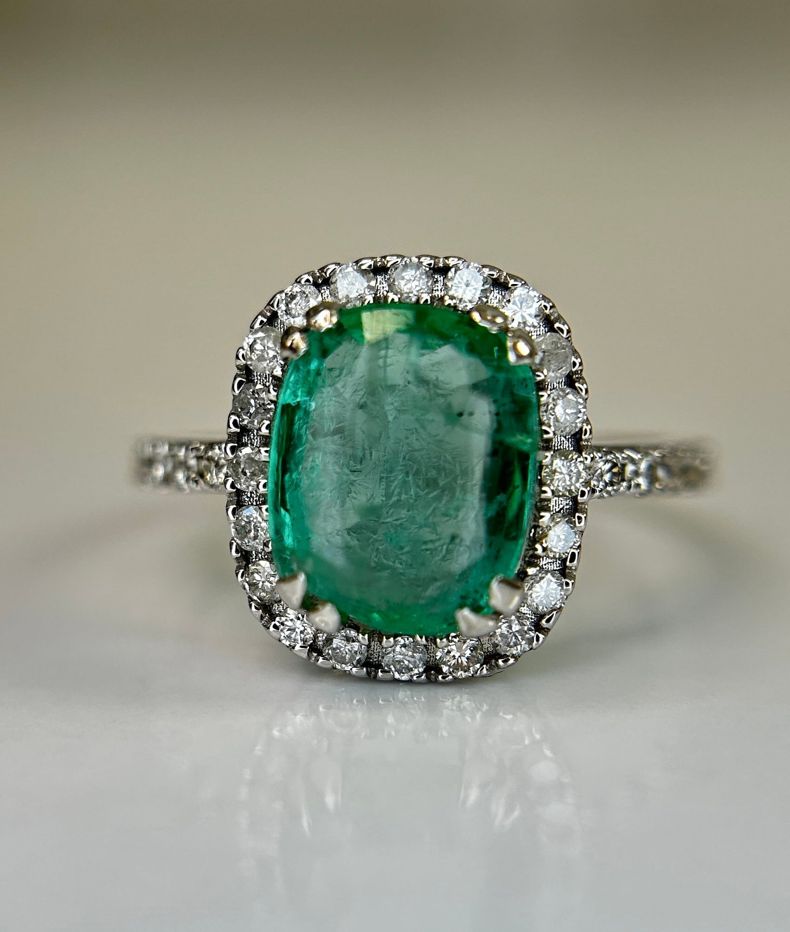 Beautiful Natural Emerald 2.42 CT With Natural Diamonds & 18k Gold - 6
