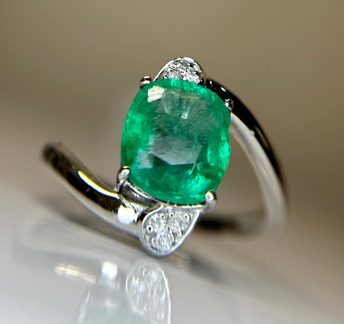 Beautiful Natural Emerald 2.19 Ct With Natural Diamonds & 18k Gold - 7