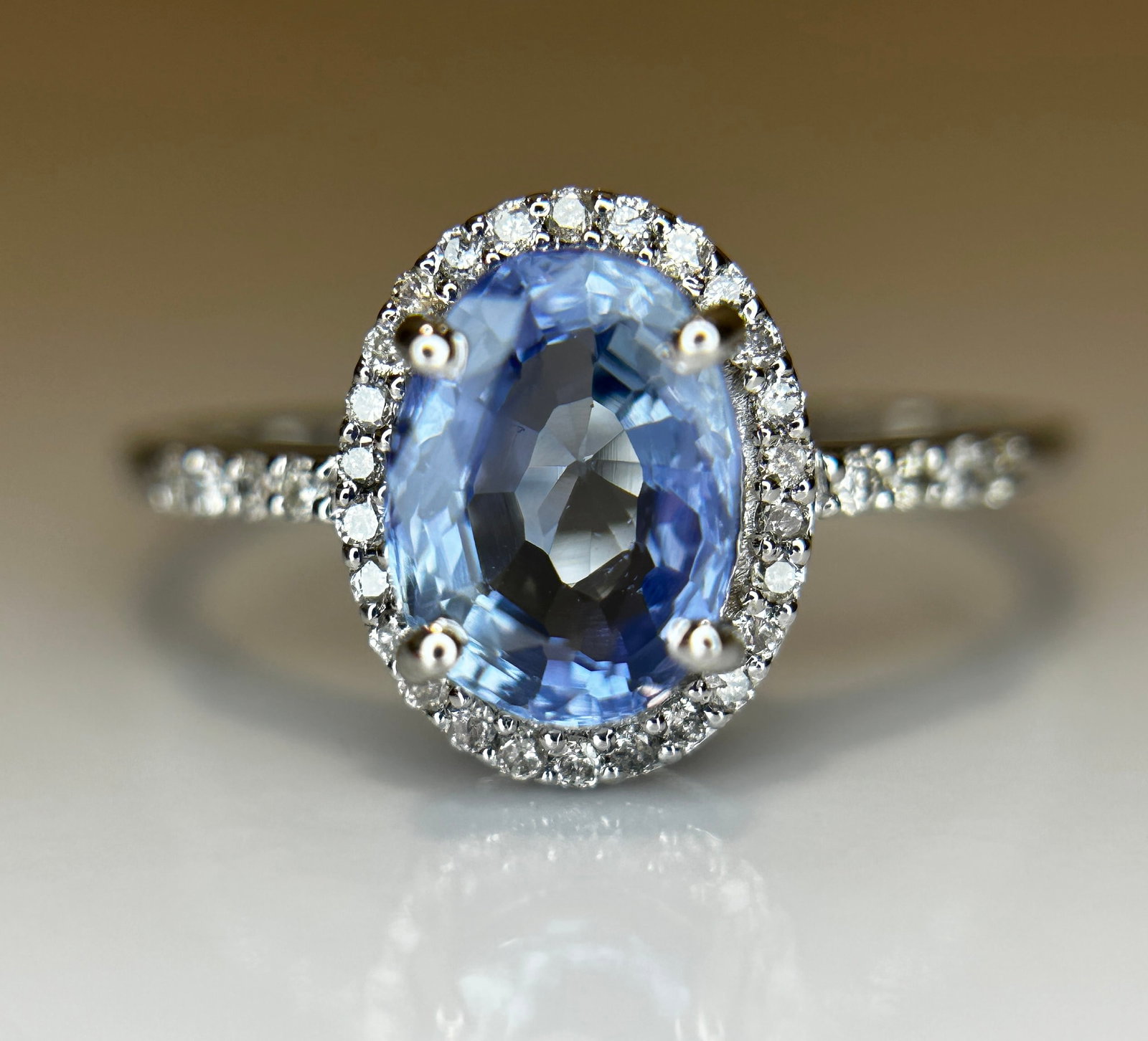 Beautiful 1.73CT Unheated Ceylon Cornflour Blue Sapphire Diamonds & 18k Gold: Title: Beautiful 1.73CT Unheated Ceylon Cornflour Blue Sapphire Diamonds & 18k Gold Description: Beautiful 1.73CT Natural Ceylon Blue Sapphire With Natural Diamonds & 18k White Gold.