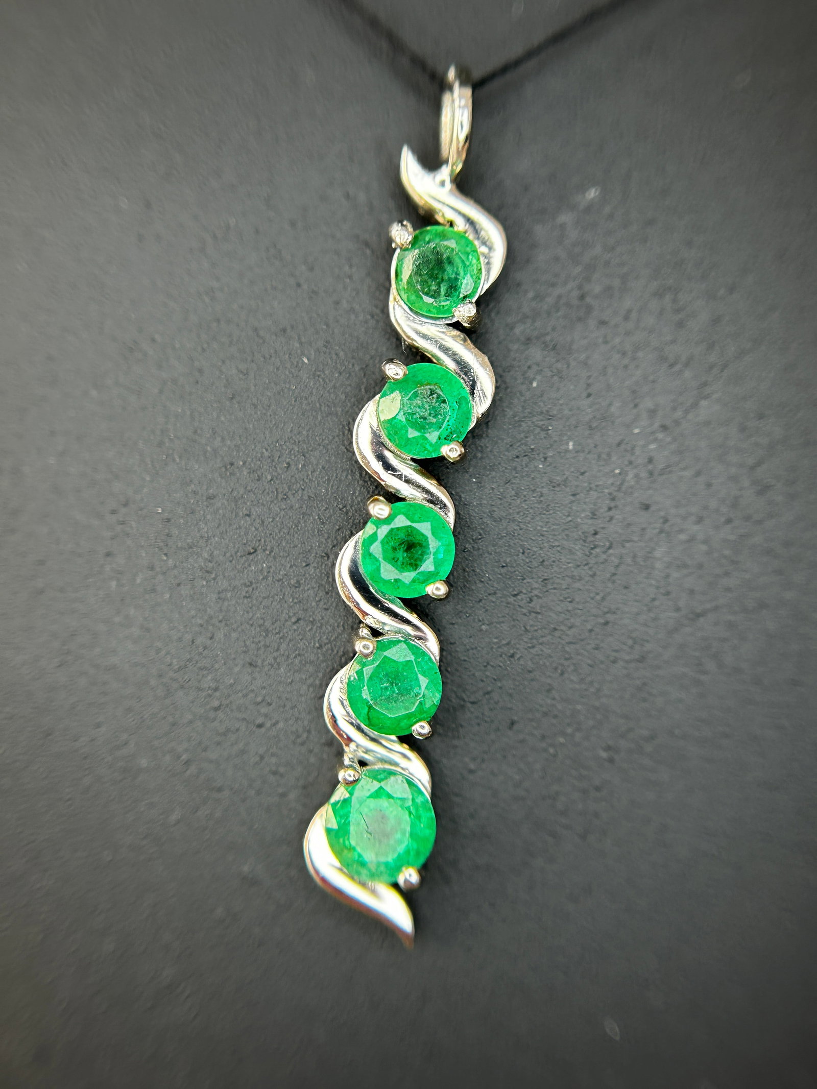 Beautiful 1.17ct Natural Emerald Pendant With Platinum 950 - 11