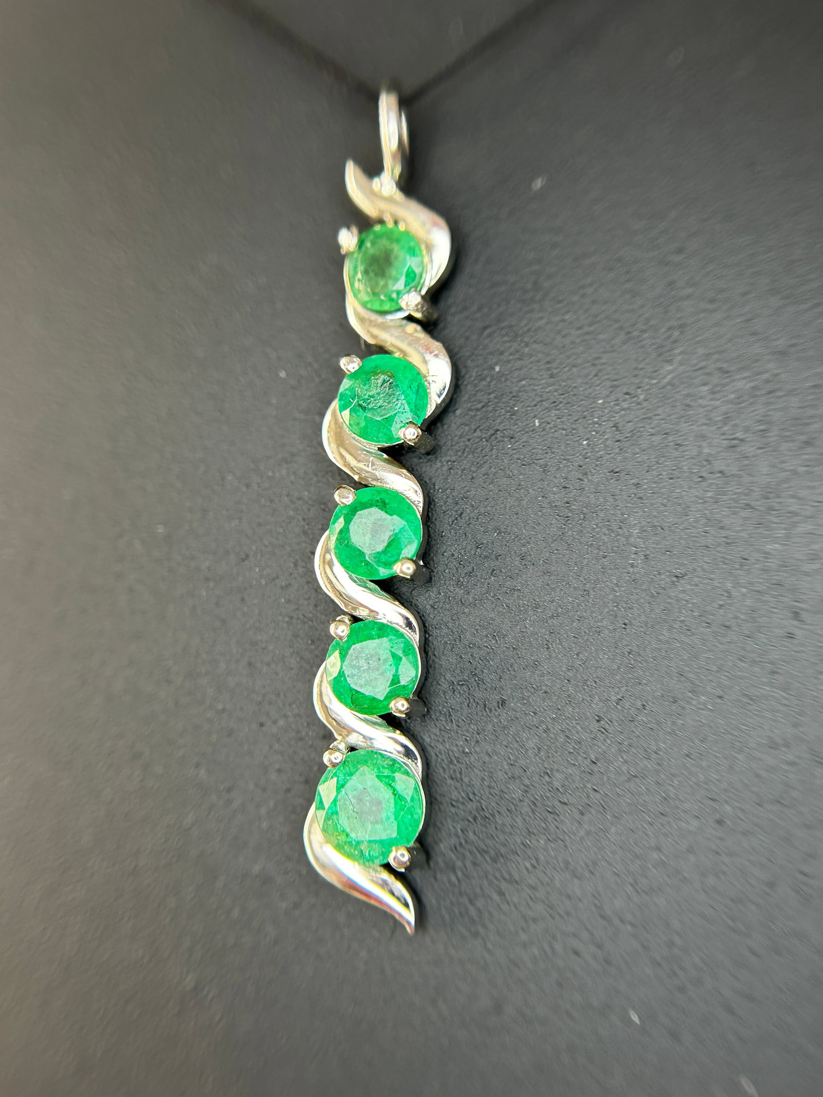 Beautiful 1.17ct Natural Emerald Pendant With Platinum 950 - 2
