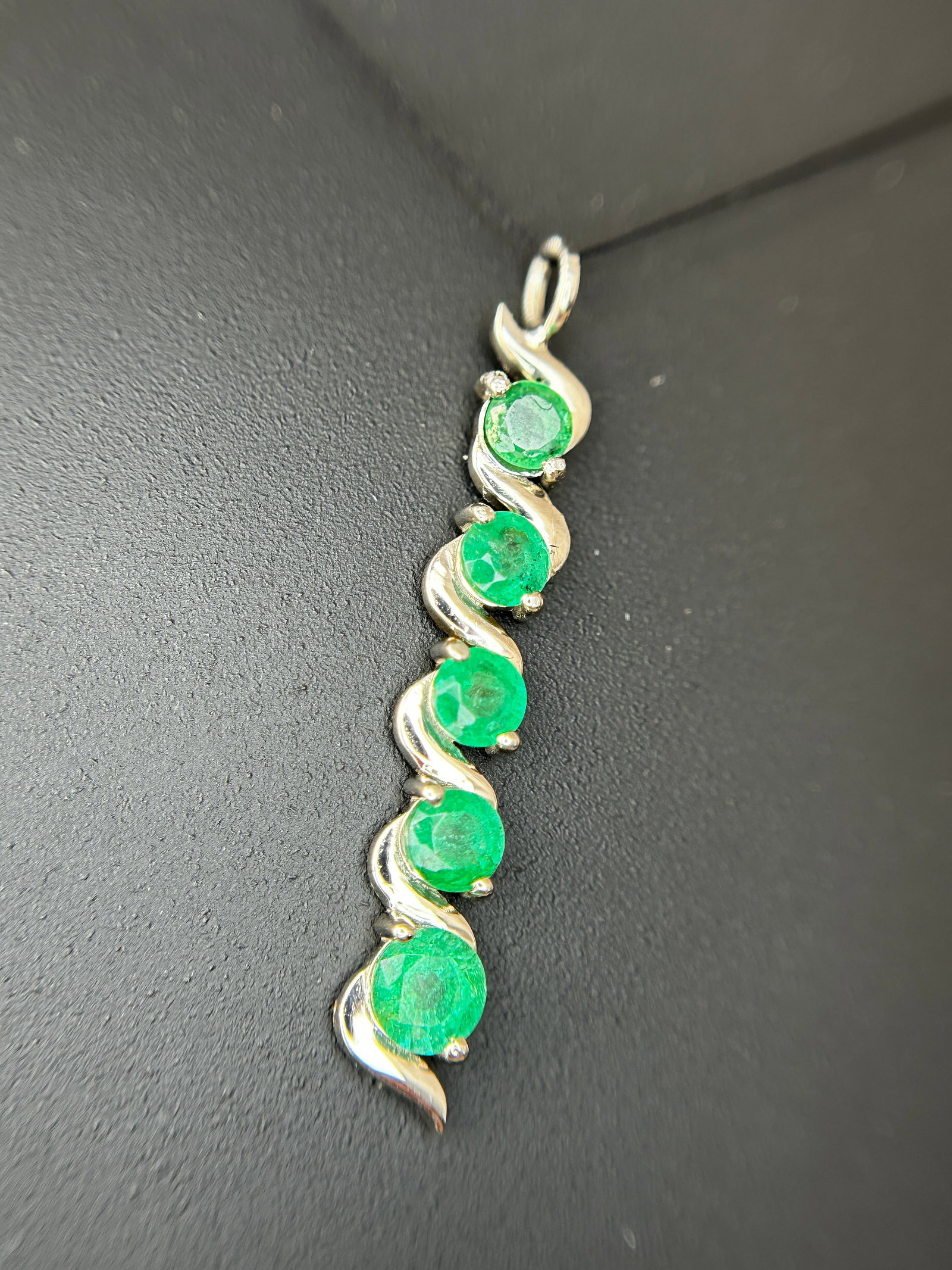 Beautiful 1.17ct Natural Emerald Pendant With Platinum 950 - 3