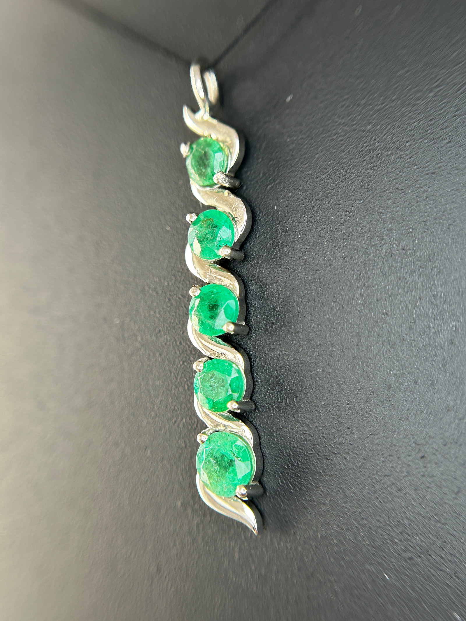 Beautiful 1.17ct Natural Emerald Pendant With Platinum 950 - 9
