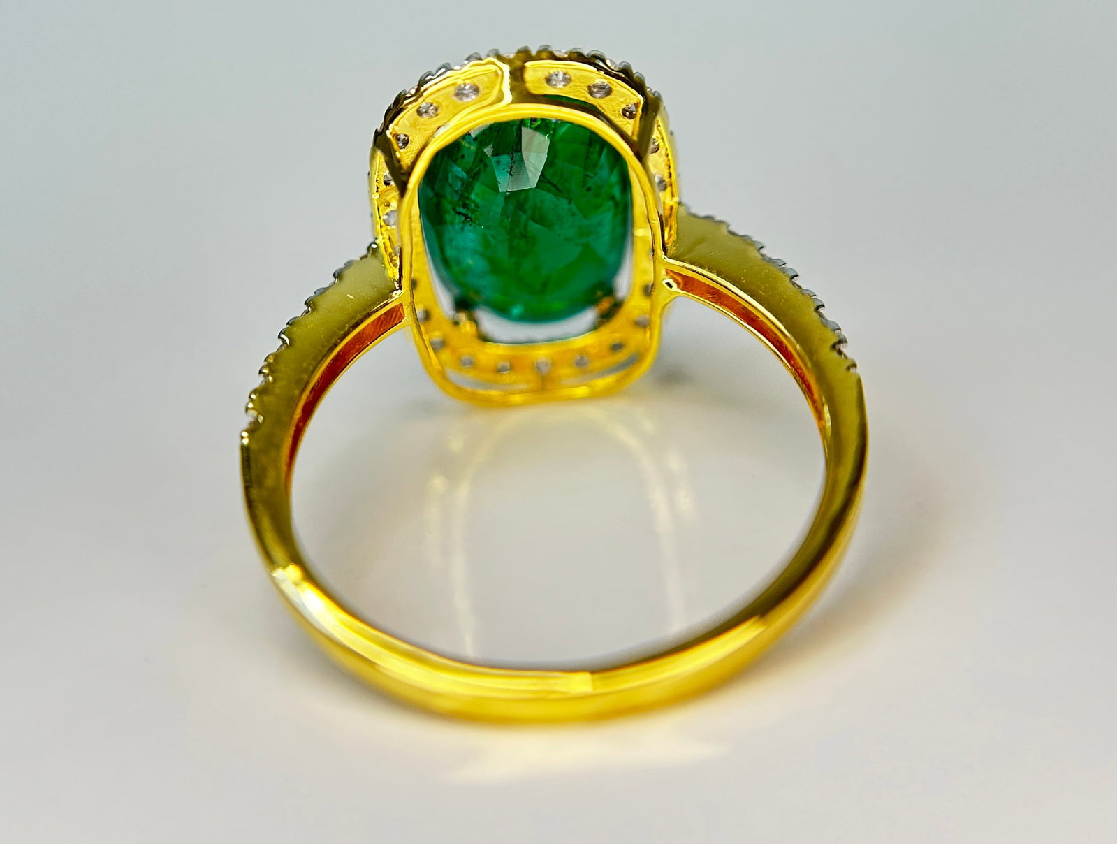 Beautiful Natural Emerald 3.90 CT With Natural Diamonds & 18k Gold - 5