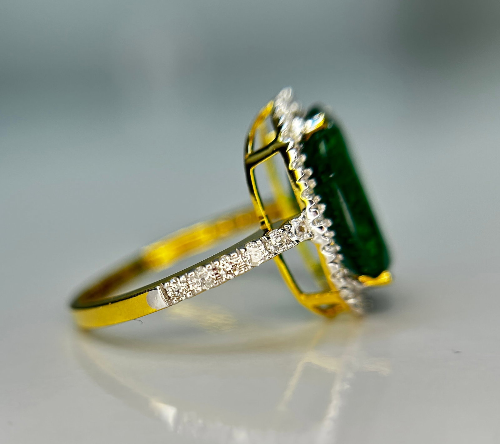 Beautiful Natural Emerald 3.90 CT With Natural Diamonds & 18k Gold - 6