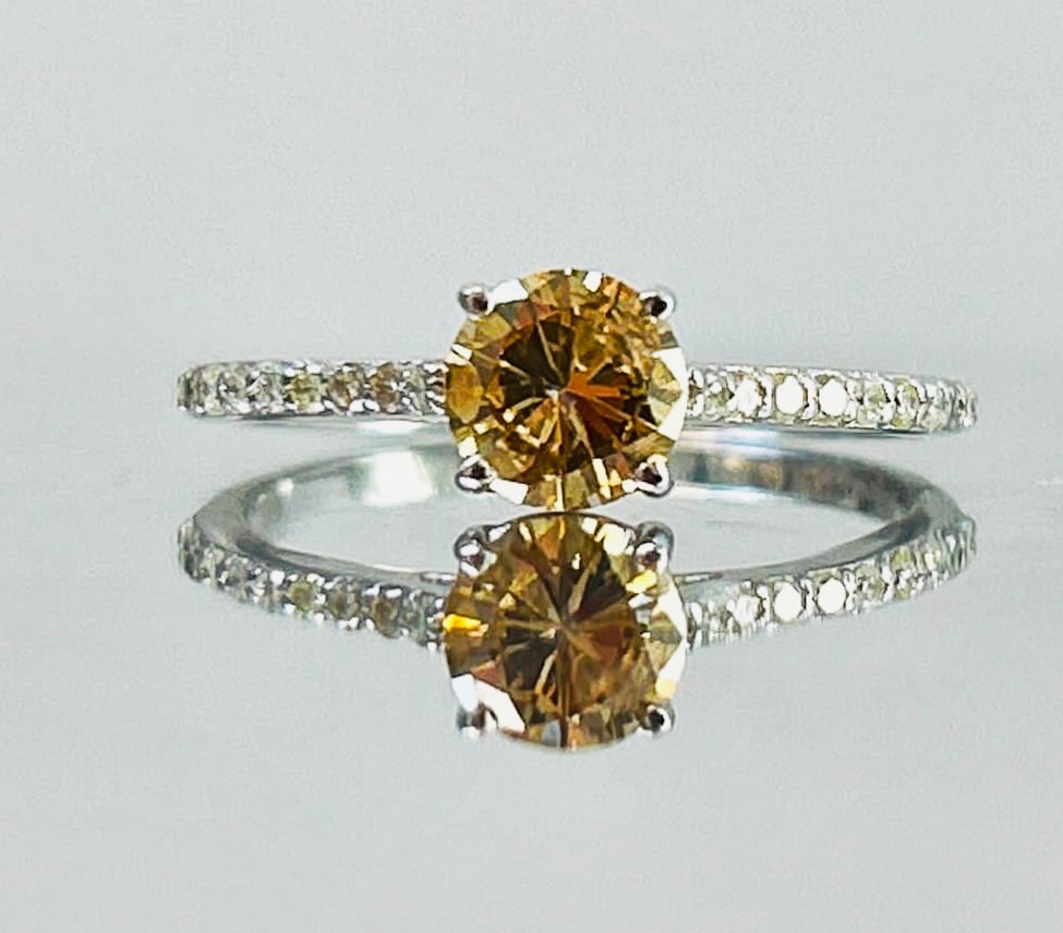 Beautiful Natural 0.82 CT Natural Solitaire Champagne Diamond Ring With 18k Gold: Title: Beautiful Natural 0.82 CT Natural Solitaire Champagne Diamond Ring With 18k Gold Description: Beautiful Natural 0.82 CT Diamond Ring With 18k Gold. Dispatched with Royal Mail 1st c