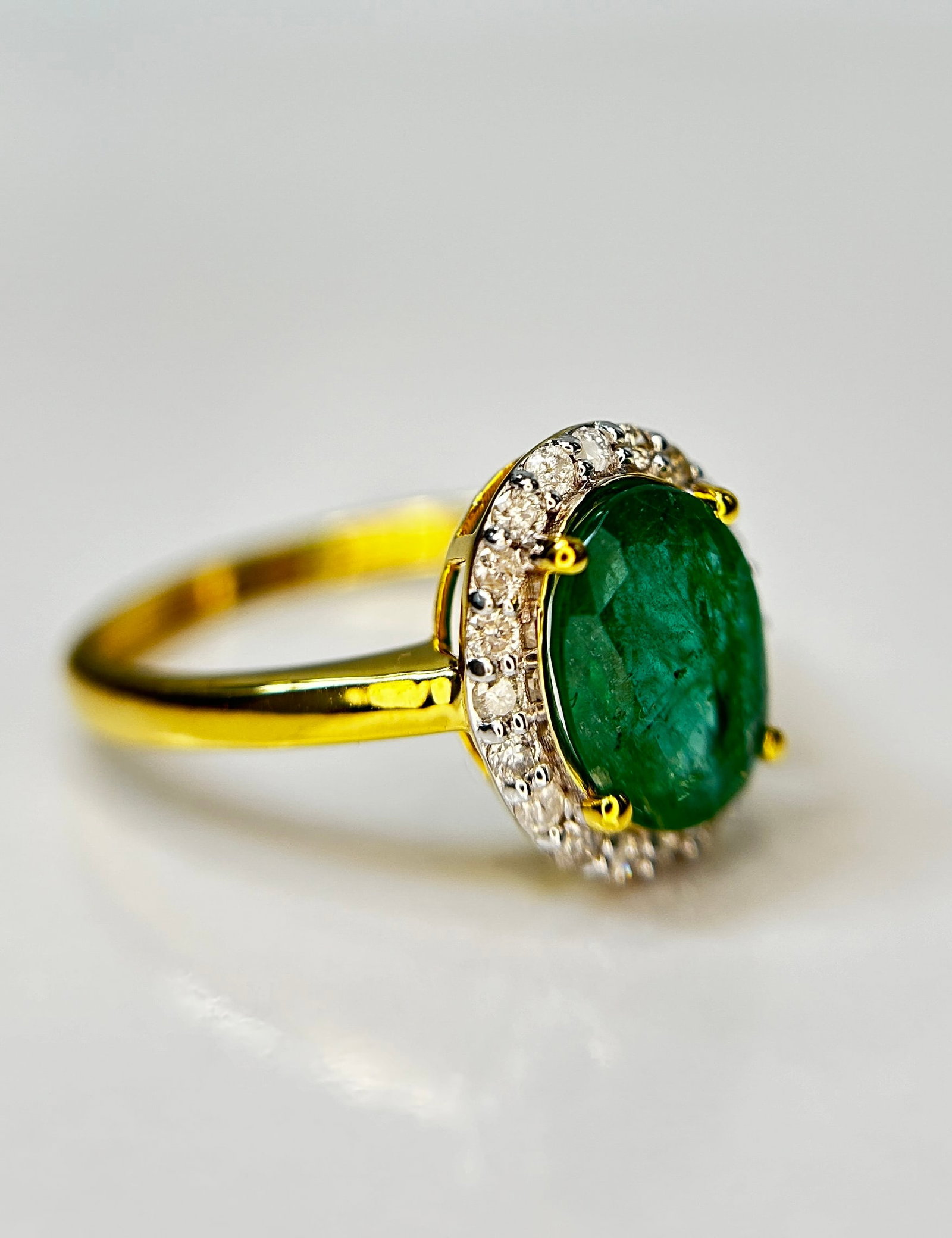 Beautiful Natural Emerald 1.52 CT With Natural Diamonds & 18k Gold - 5
