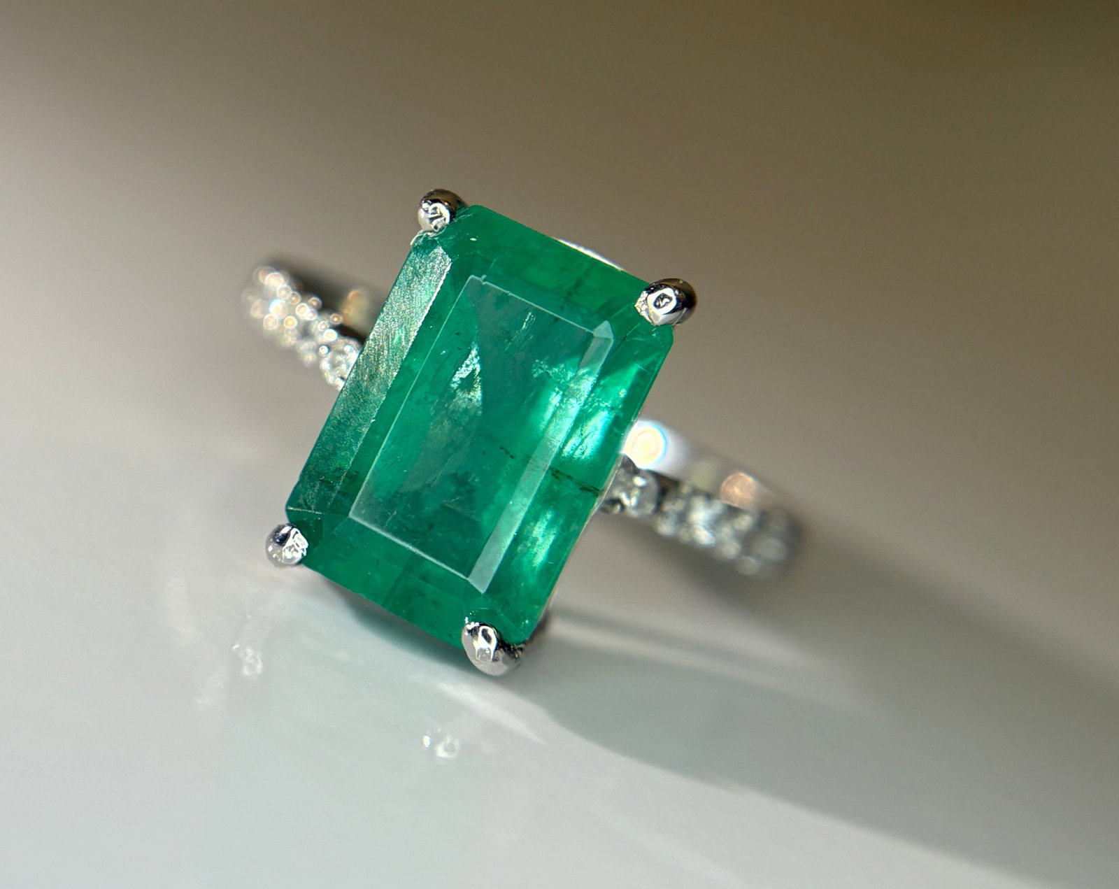 Beautiful 4.00 CT Natural Emerald Ring With Natural Diamonds & Platinum 950 - 7