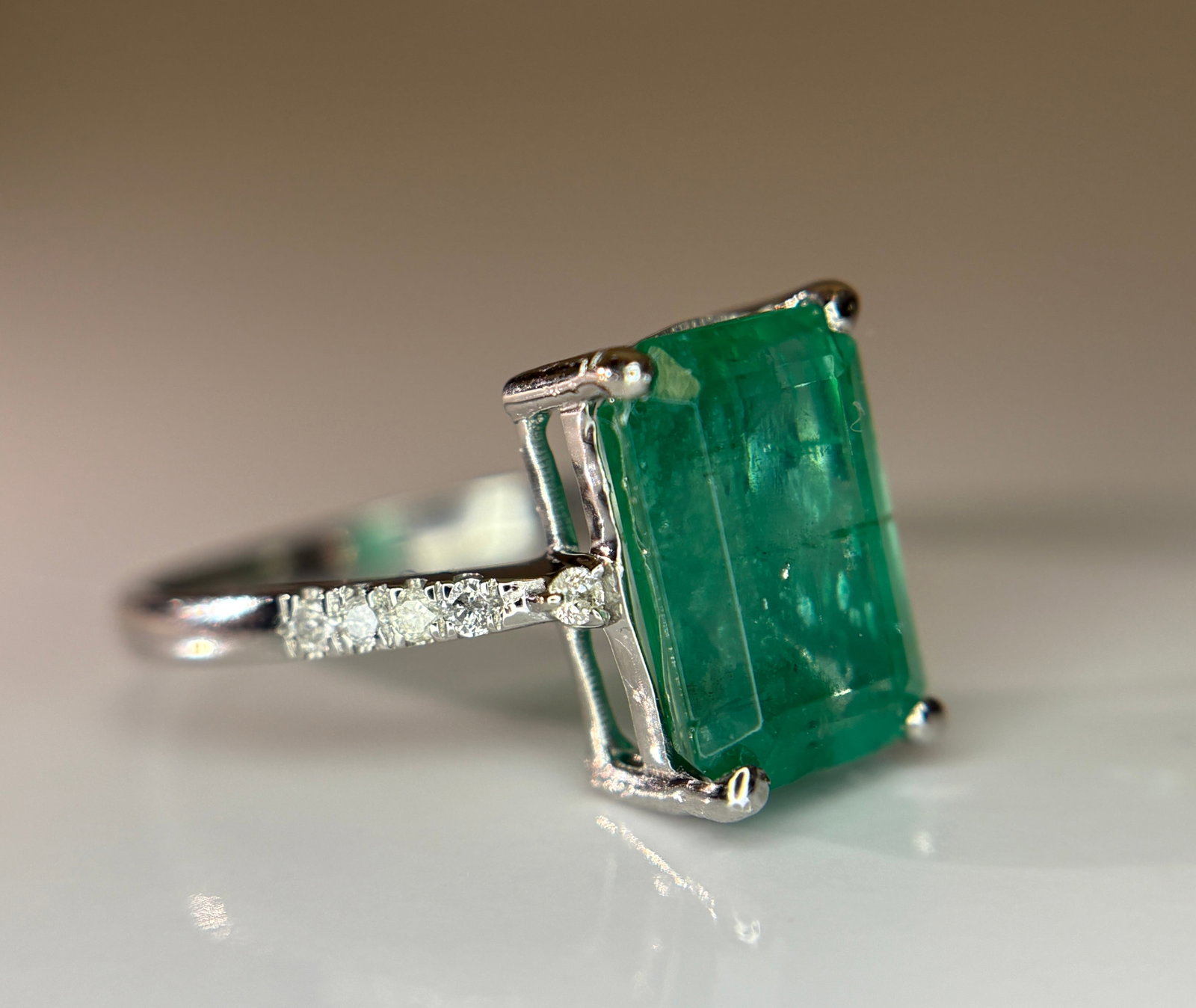 Beautiful 4.00 CT Natural Emerald Ring With Natural Diamonds & Platinum 950 - 9