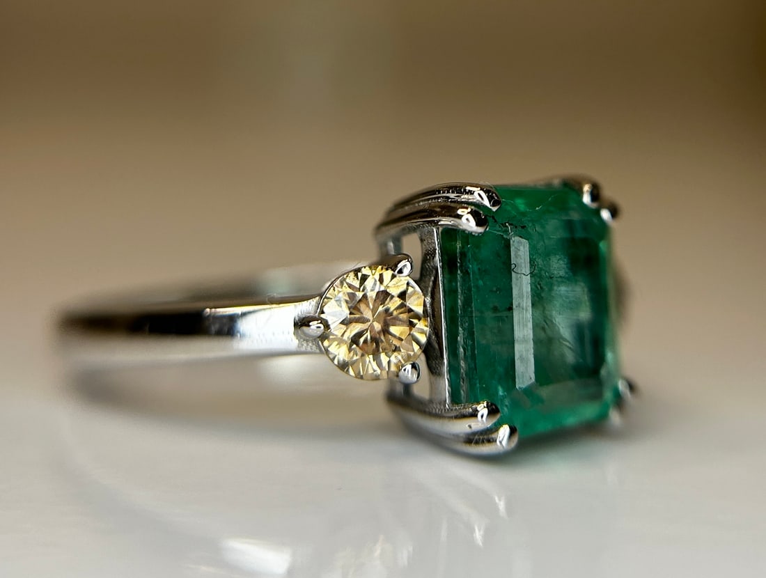 Beautiful Natural Emerald 2.41 CT With Natural Diamonds & 18k Gold - 6
