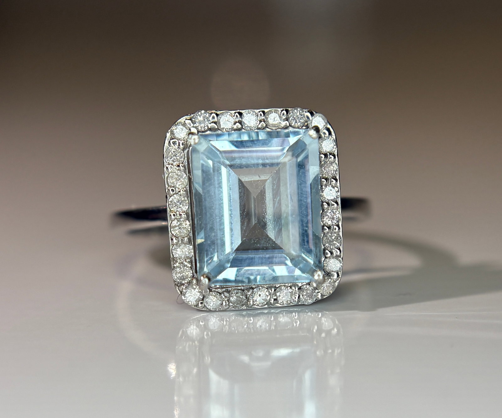 Beautiful 2.71 CT Natural Aquamarine Ring With Natural Diamonds & 950 Platinum: Title: Beautiful 2.71 CT Natural Aquamarine Ring With Natural Diamonds & 950 Platinum Description: Beautiful 2.71 CT Natural Aquamarine Ring With Natural Diamonds & 950 Platinum 