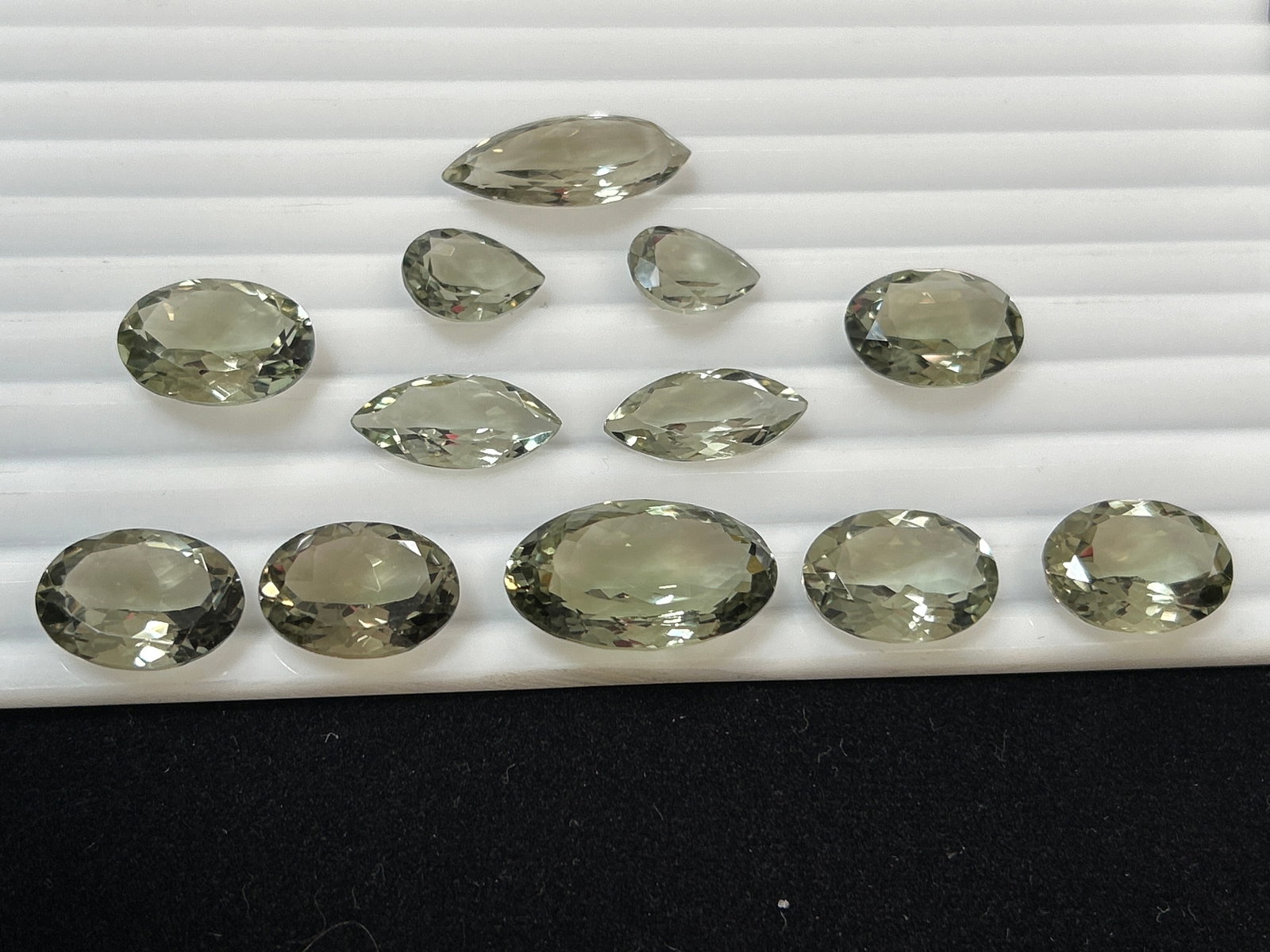 121.15ct Green Natural Amethyst - 3
