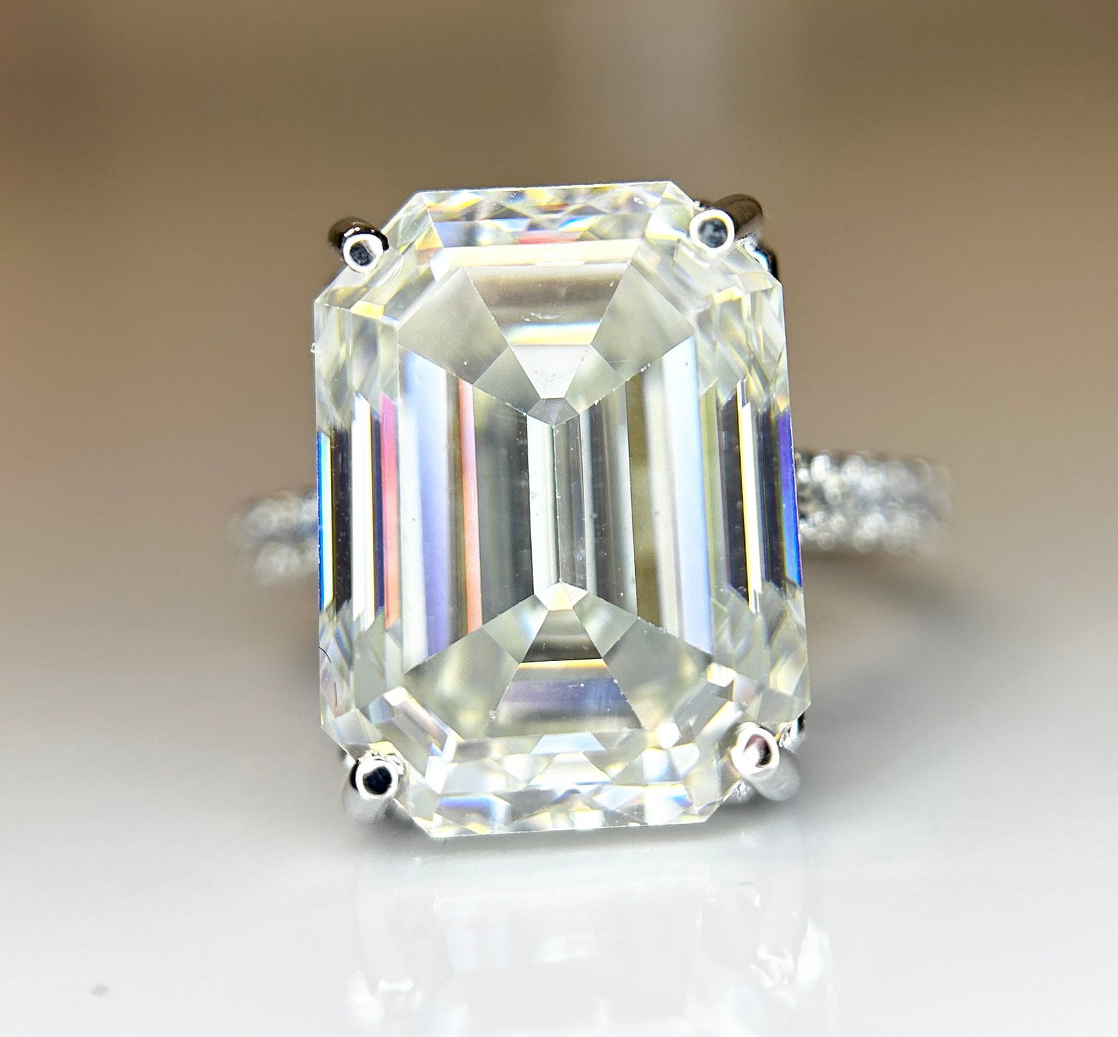 Beautiful 12.08CT Mossanite Ring With 18k Gold - 4