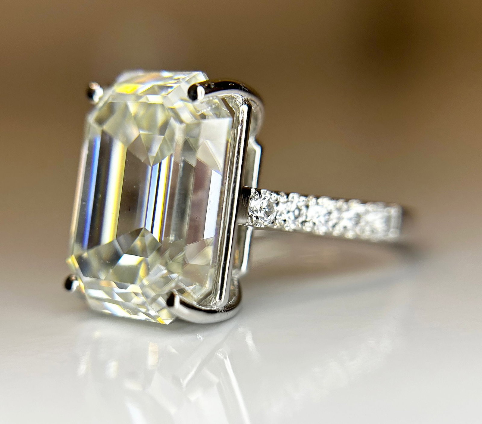 Beautiful 12.08CT Mossanite Ring With 18k Gold - 6