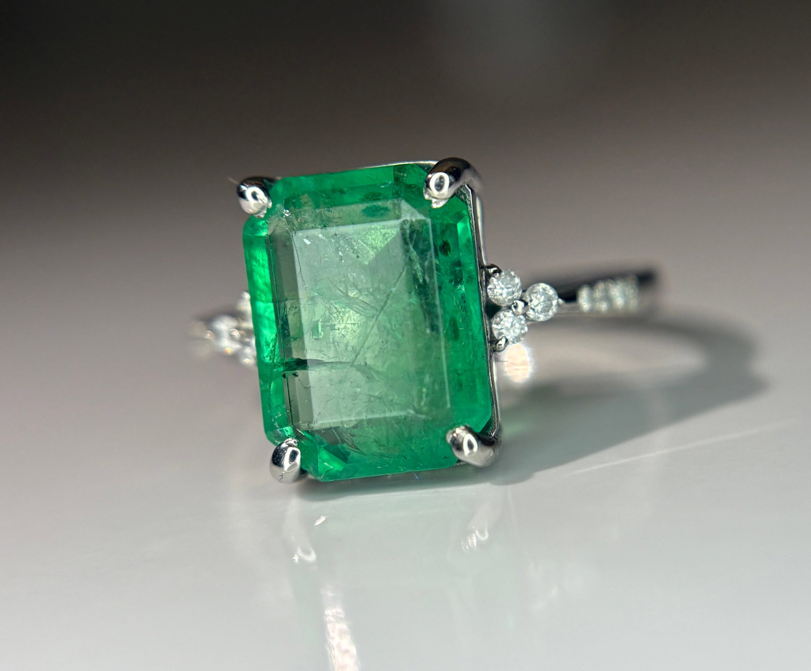 Beautiful 3.15 CT Natural Emerald Ring With Natural Diamonds & Platinum 950 - 2