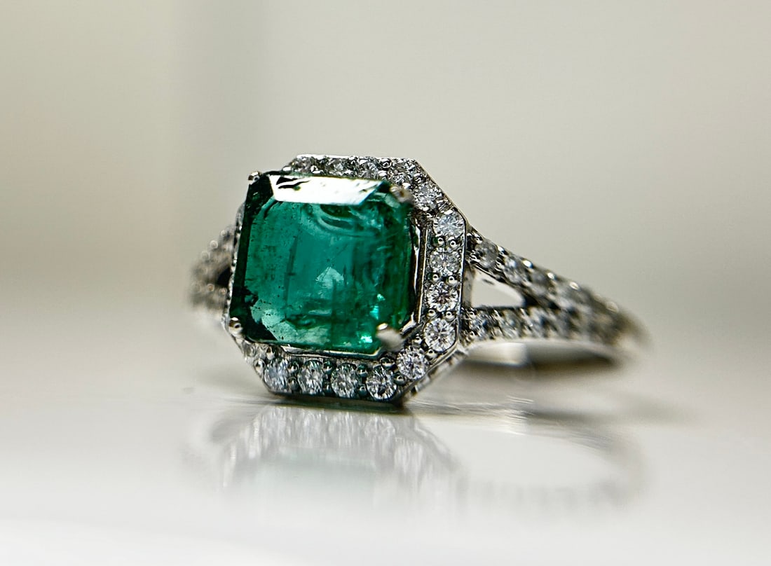 Beautiful 1.64 CT Natural Emerald Ring With Natural Diamonds & Platinum 950 - 9