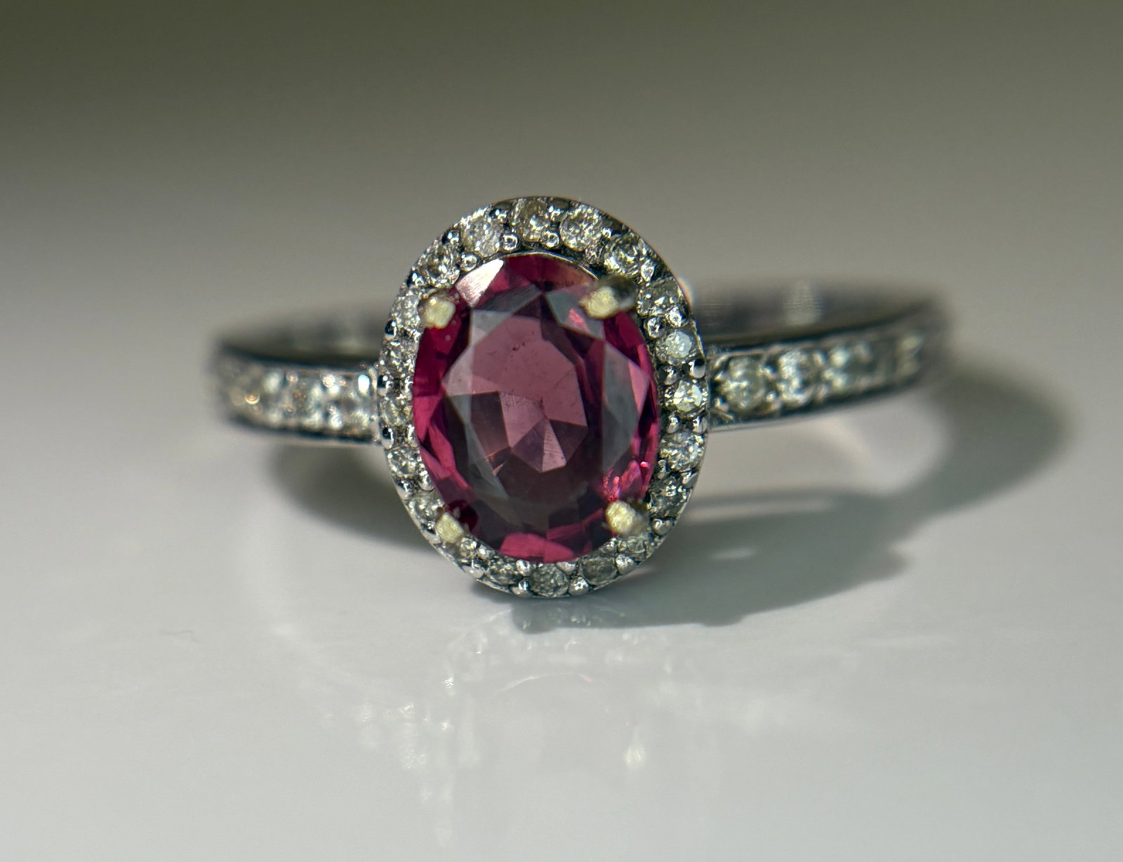 Beautiful Natural 1.00 Ct Spinel Ring With Diamonds and 18k Gold - 10