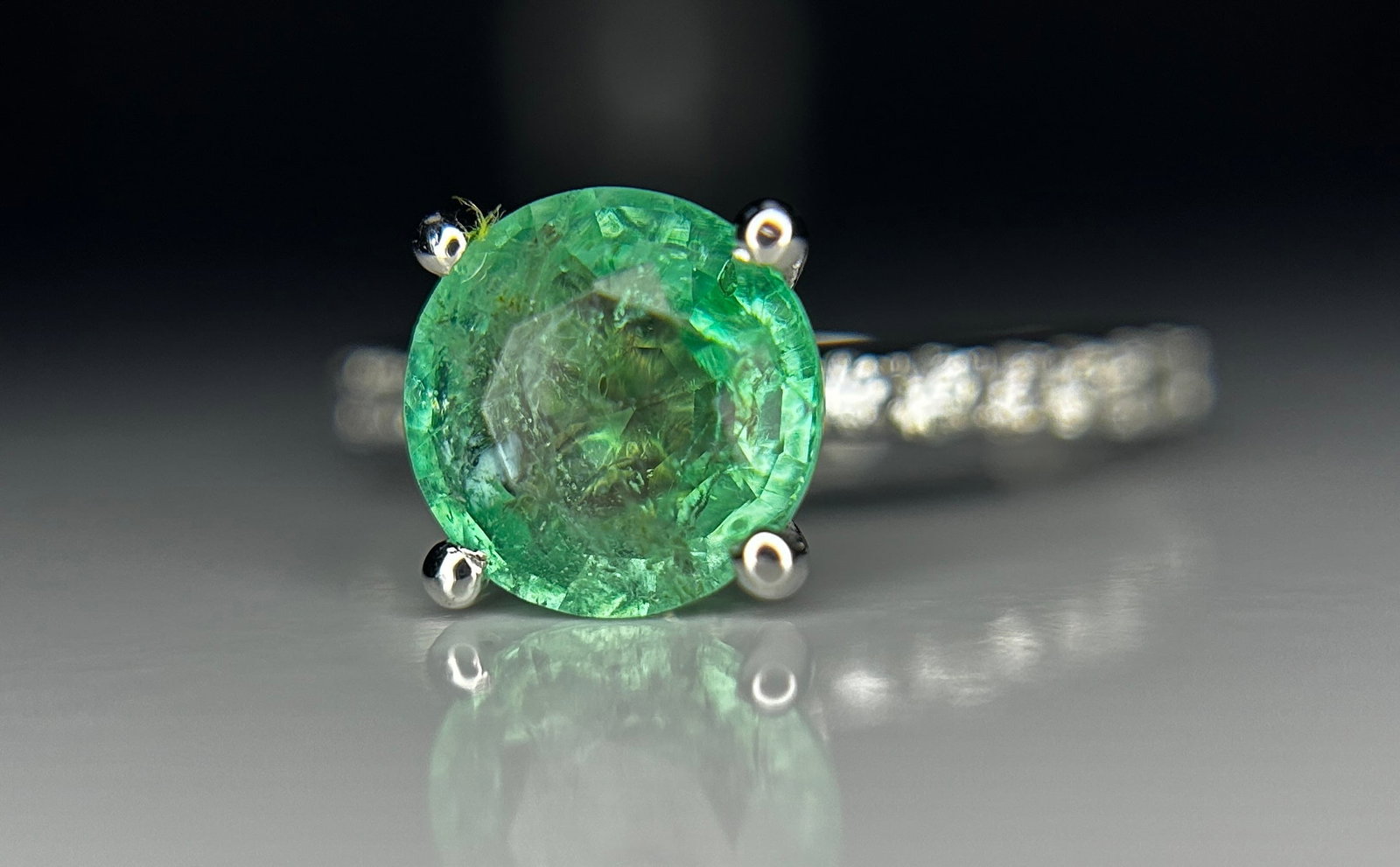 Beautiful 1.84 ct Natural Emerald With Natural Diamonds & 18k Gold - 2