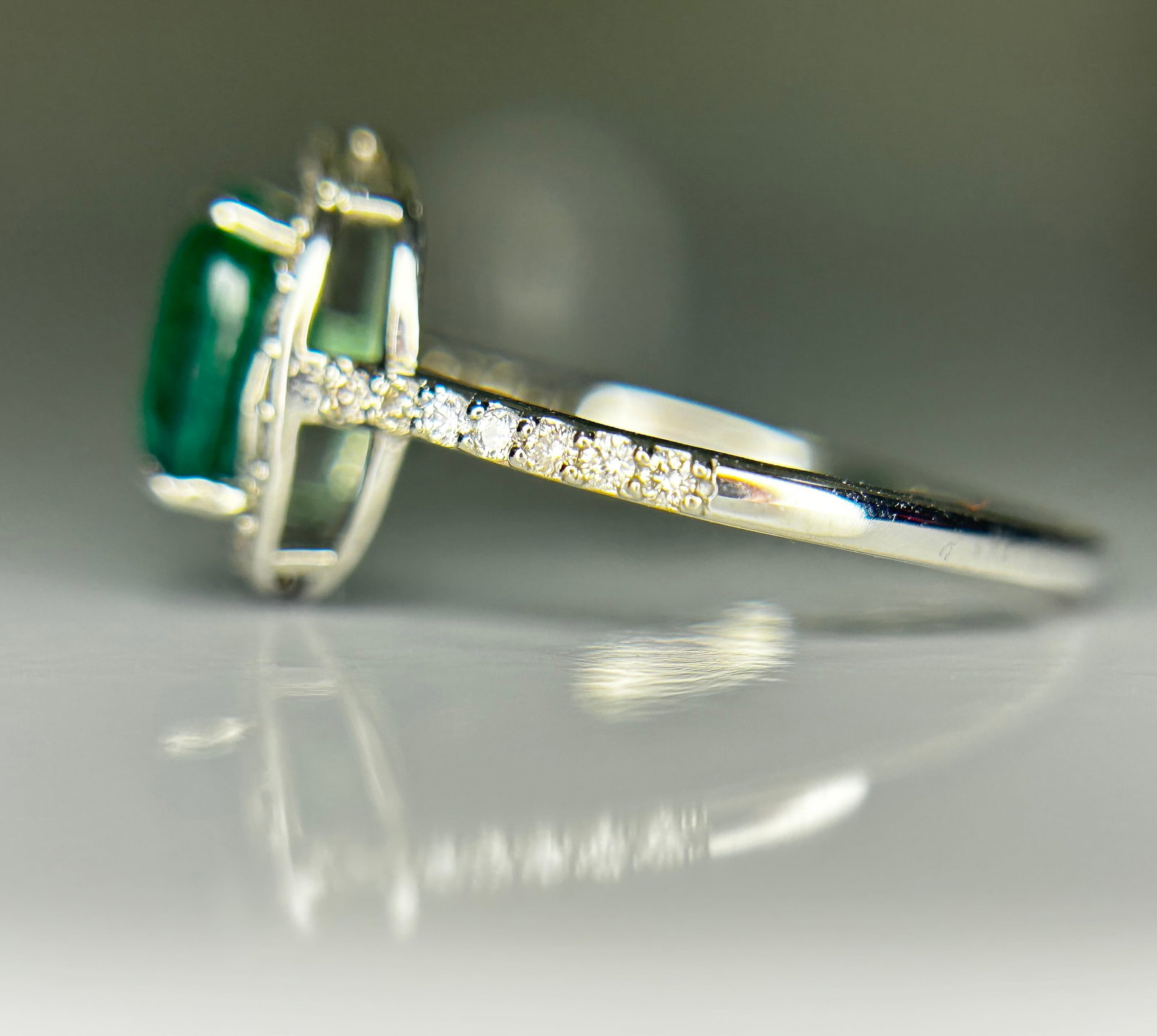 Beautiful 1.69 CT Natural Emerald Ring With Natural Diamonds & Platinum 950 - 3
