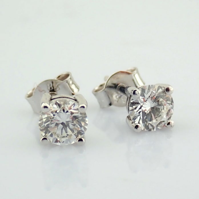 Round Cut Lab-Grown Diamond Earring - 1.07 Total Carat (MDI Certified): Title: Round Cut Lab-Grown Diamond Earring - 1.07 Total Carat (MDI Certified) Description: -------------------------------------------------- METALS AND WEIGHTS : -14K White Gold 1.23 gr