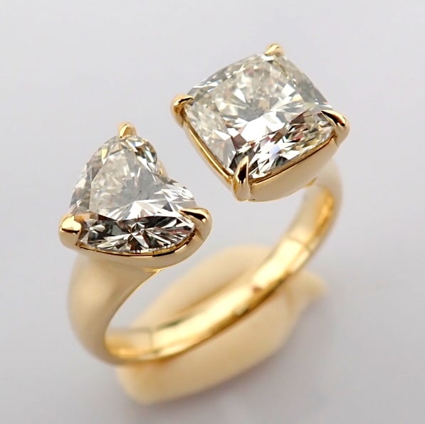 Cushion Cut Lab-Grown Diamond Ring - 3.77 Total Carat (IGI Certified): Title: Cushion Cut Lab-Grown Diamond Ring - 3.77 Total Carat (IGI Certified) Description: -------------------------------------------------- METALS AND WEIGHTS : -14K Yellow Gold 4.7 gr