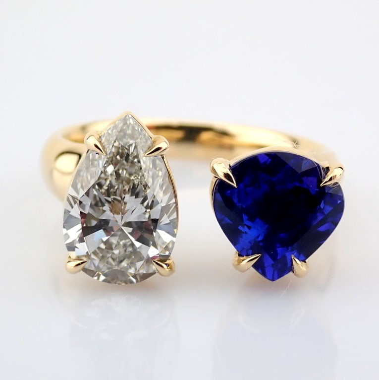 Pear Cut Lab-Grown Diamond Ring - 3.65 Total Carat (IGI Certified): Title: Pear Cut Lab-Grown Diamond Ring - 3.65 Total Carat (IGI Certified) Description: -------------------------------------------------- METALS AND WEIGHTS : -14K Yellow Gold 5.86 gr